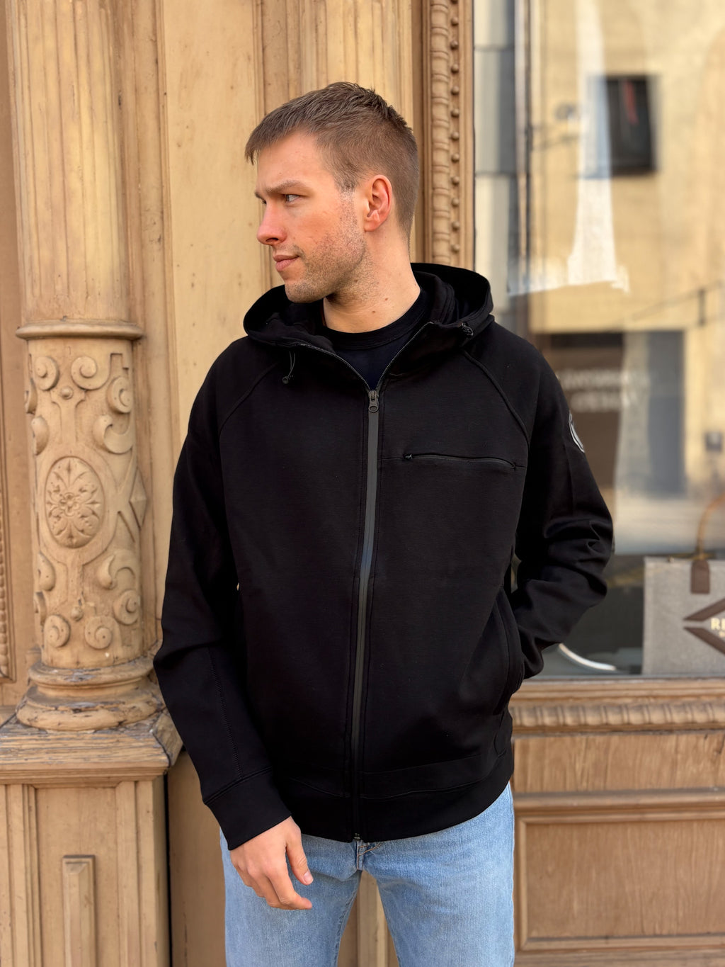 PÁNSKÁ MIKINA BLAUER Z TEHCNICKÉ TKANINY S KAPUCÍ 