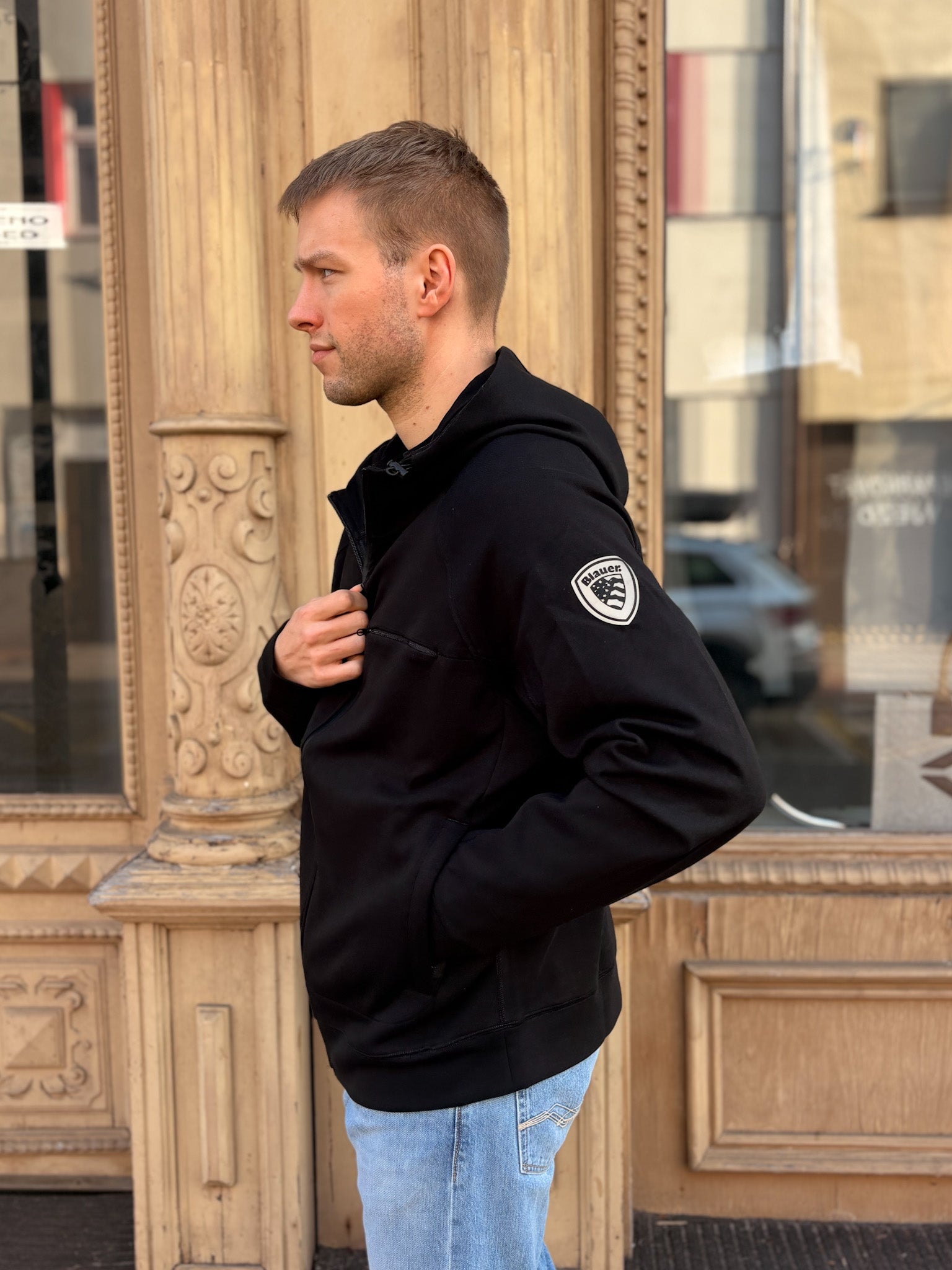 PÁNSKÁ MIKINA BLAUER Z TEHCNICKÉ TKANINY S KAPUCÍ 