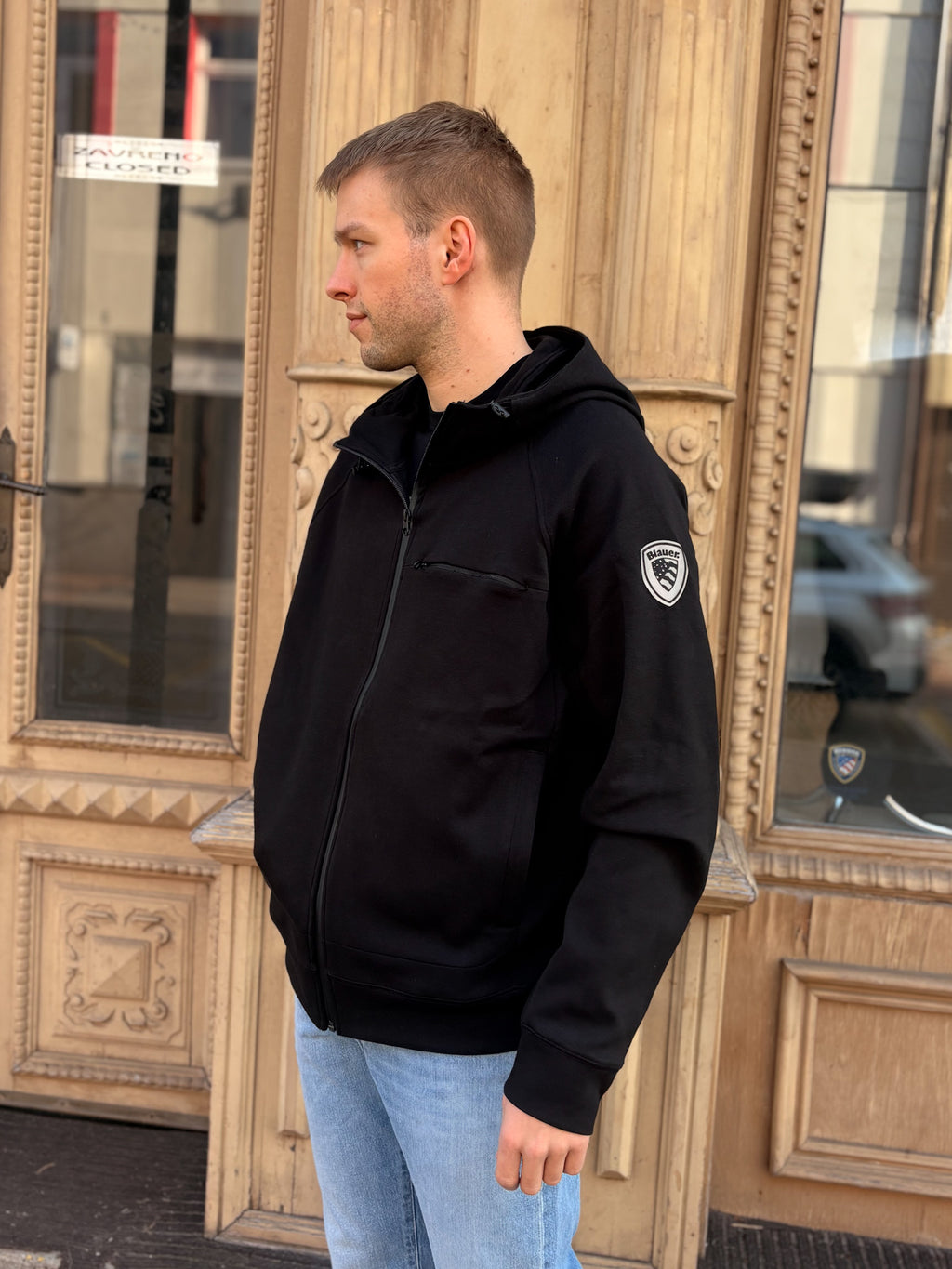 PÁNSKÁ MIKINA BLAUER Z TEHCNICKÉ TKANINY S KAPUCÍ 