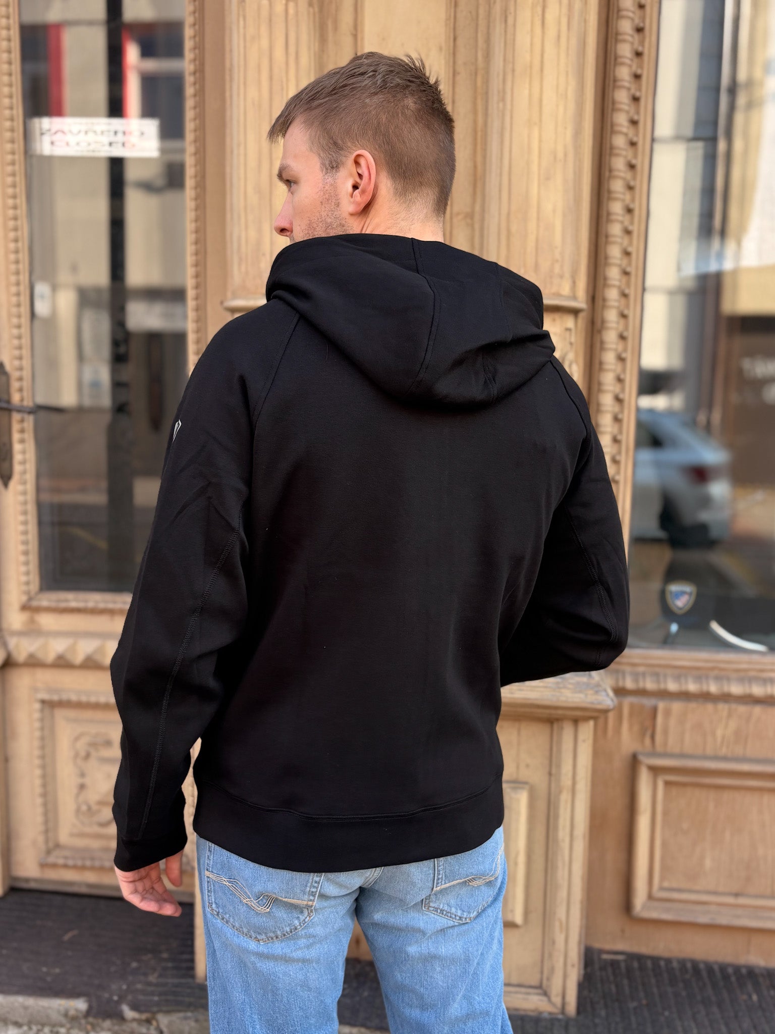 PÁNSKÁ MIKINA BLAUER Z TEHCNICKÉ TKANINY S KAPUCÍ 