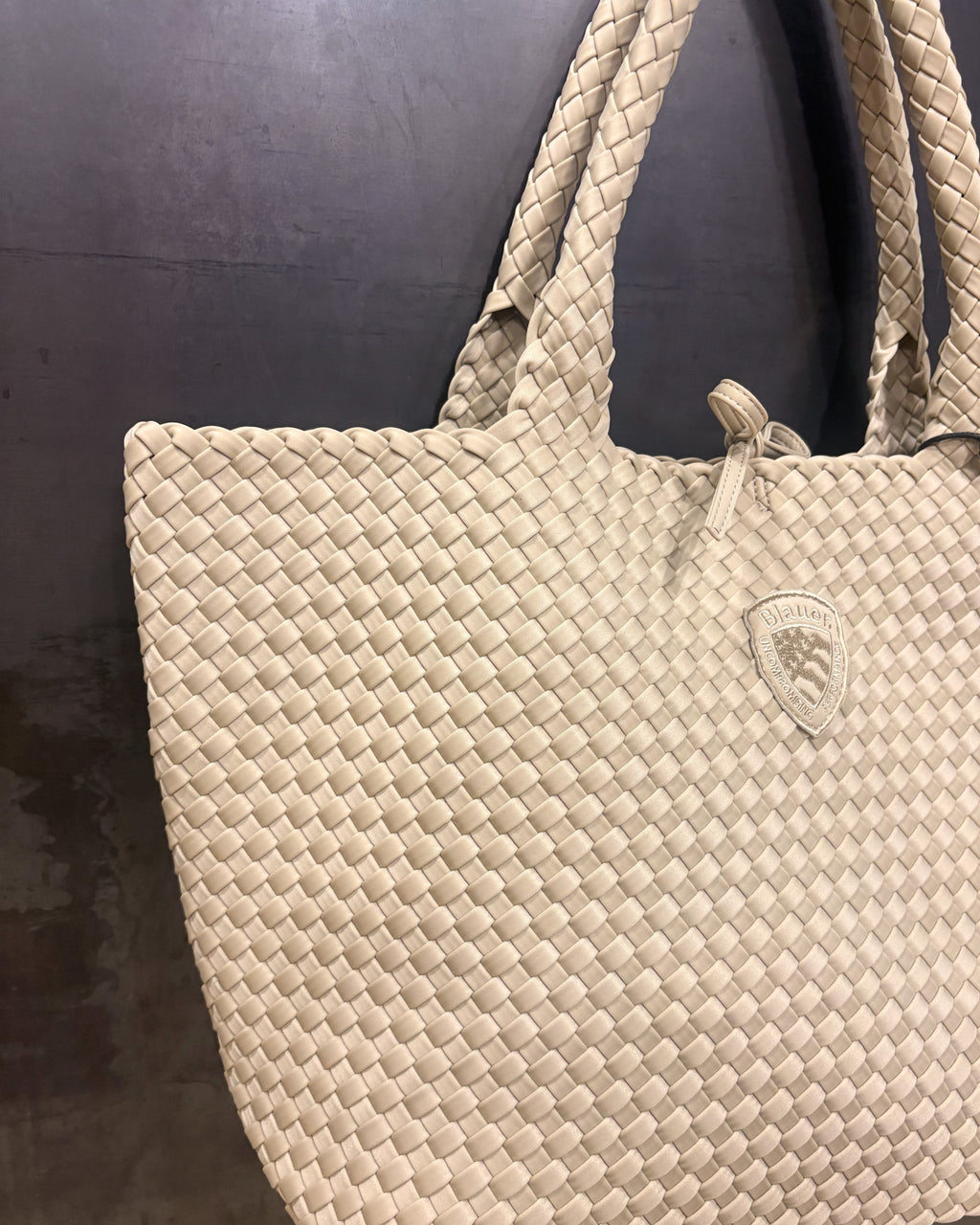 BLAUER NEOPRÉN TASKA, TOTE BAG TÍPUSÚ