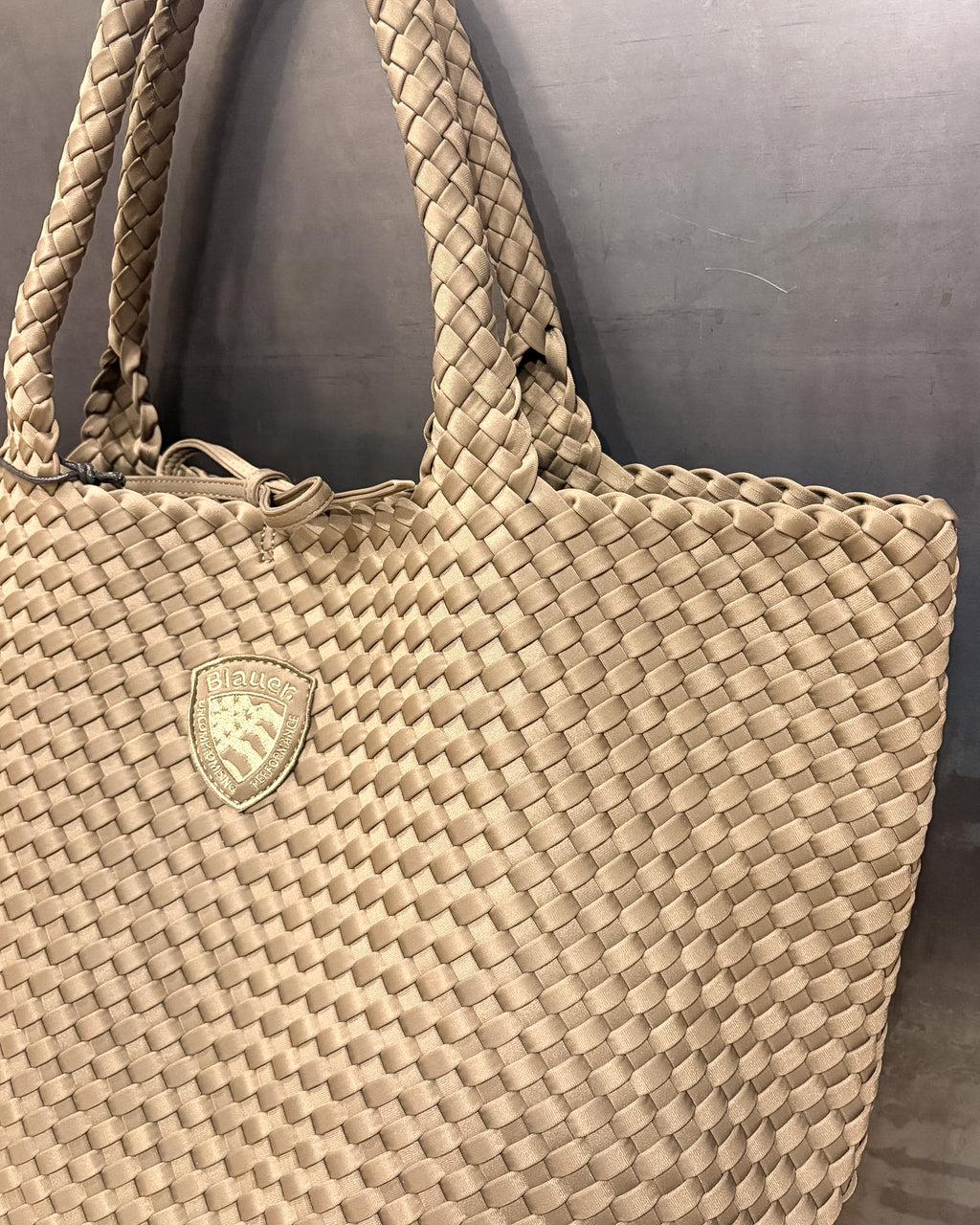 BLAUER NEOPRÉN TASKA, TOTE BAG TÍPUSÚ