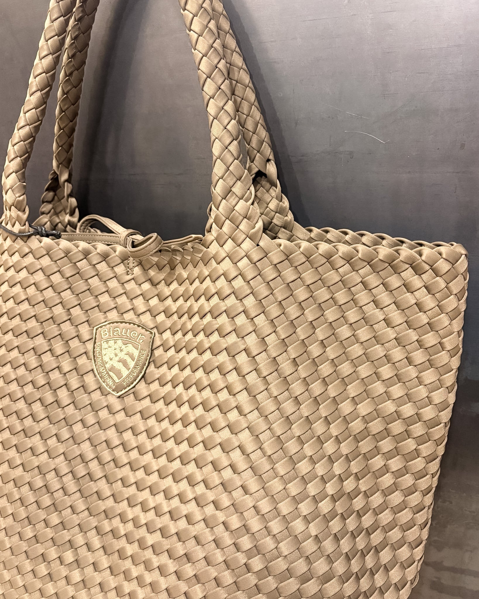 BLAUER NEOPRÉN TASKA, TOTE BAG TÍPUSÚ