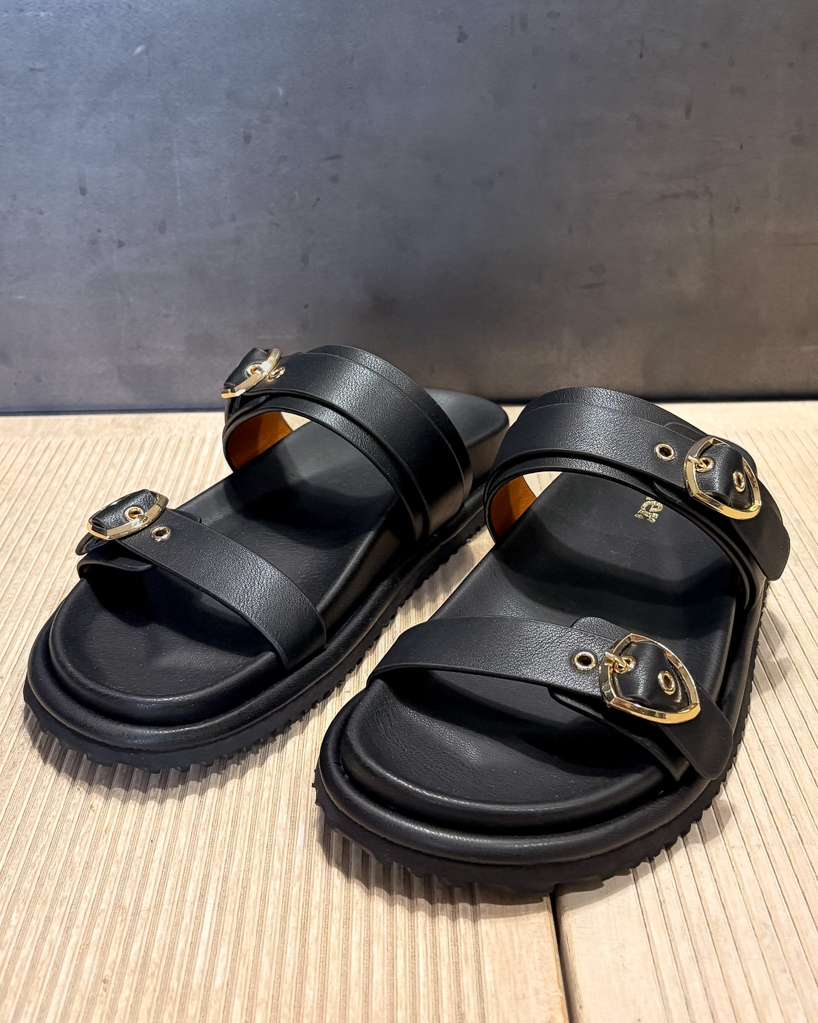 DÁMSKÉ PÁSKOVÉ PANTOFLE BLAUER 