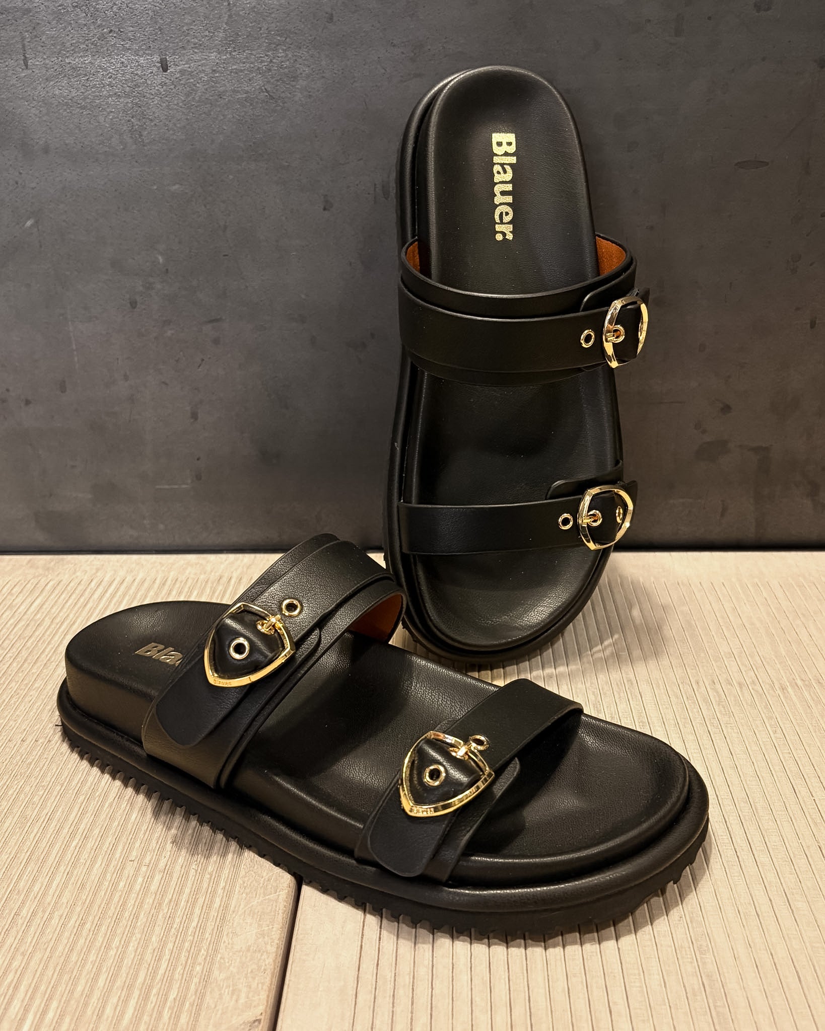 DÁMSKÉ PÁSKOVÉ PANTOFLE BLAUER 