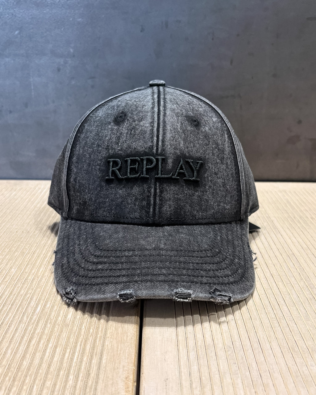 BEJZBALOVÁ ČIAPKA REPLAY S RETRO DETAILMI 