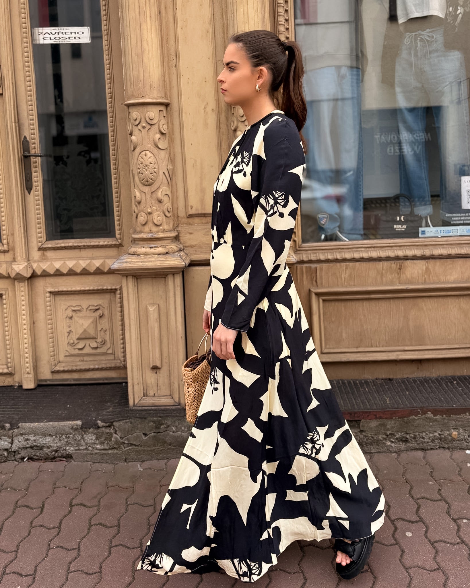 DLOUHÉ ŠATY REPLAY S DVOUBAREVNÝM KVĚTINOVÝM POTISKEM - W9227 .000.75108