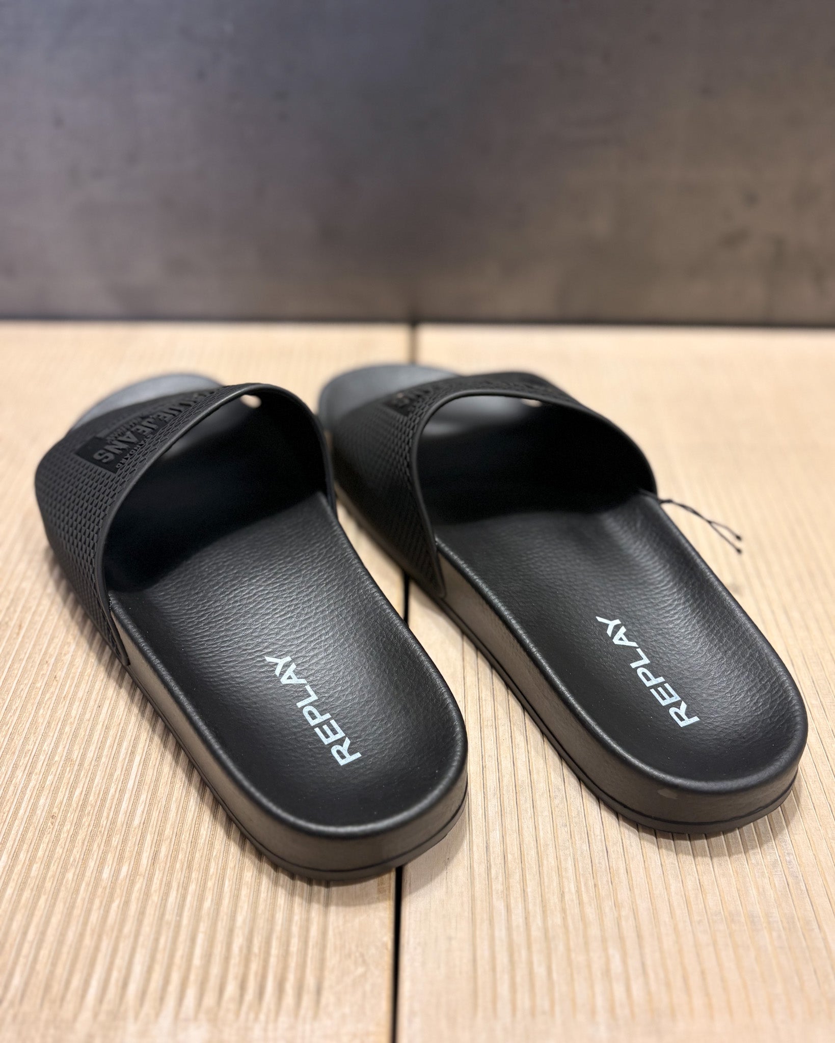 PANSKÉ PANTOFLE REPLAY S LOGEM 