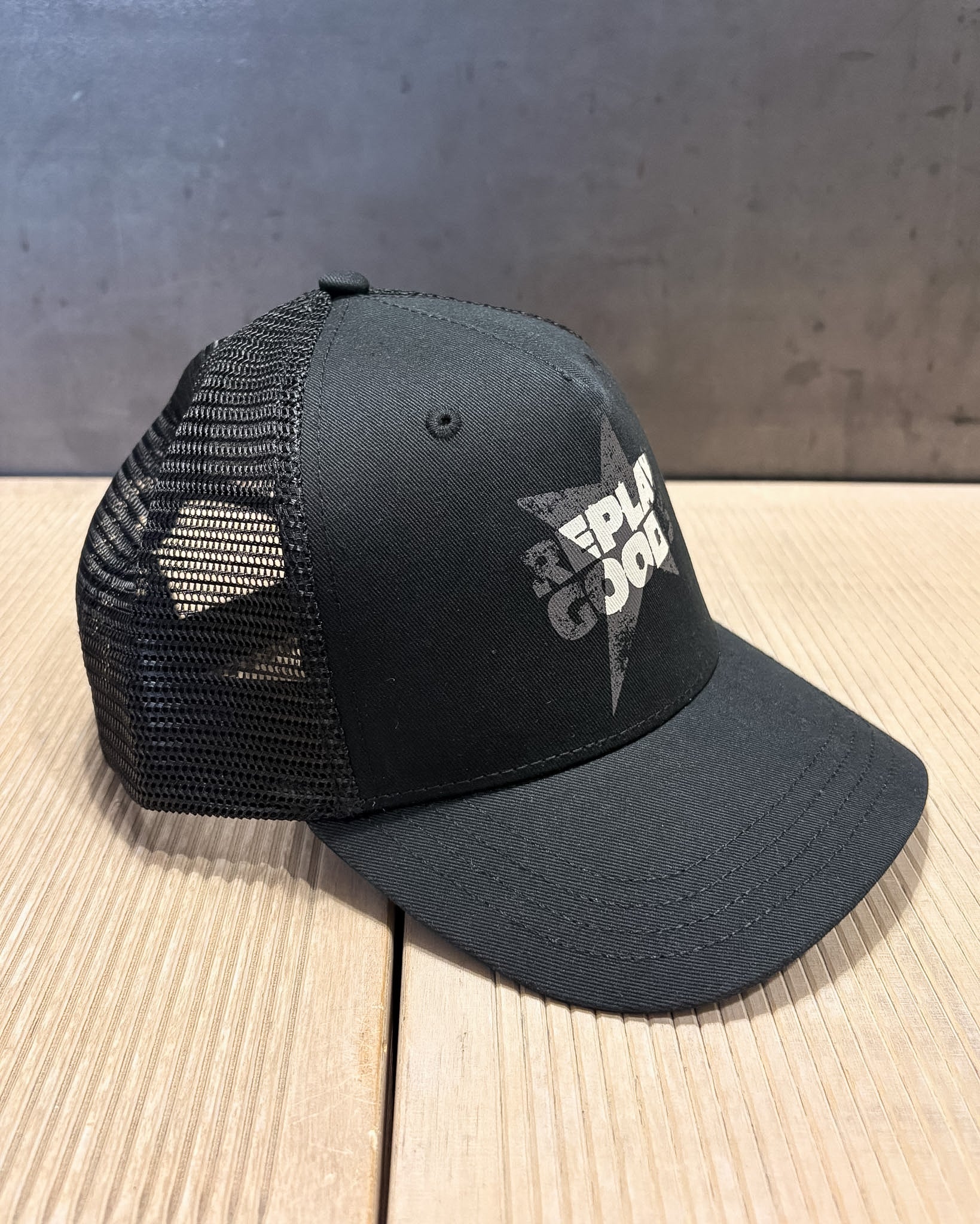 PÁNSKÁ ČEPICE REPLAY S GRAFICKÝM POTISKEM 