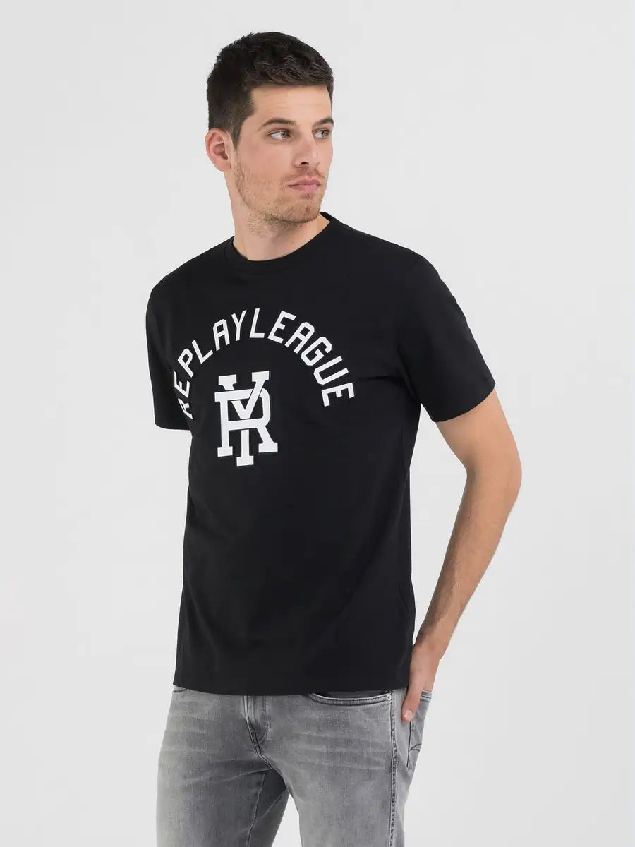 REPLAY PÁNSKÉ ŽERZEJOVÉ TRIČKO S VÝSTŘIHEM A RELIÉFNÍM POTISKEM