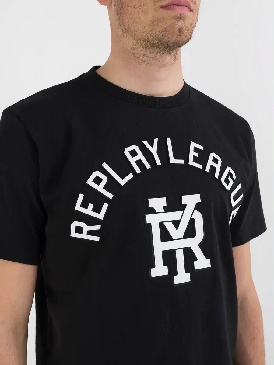 REPLAY PÁNSKÉ ŽERZEJOVÉ TRIČKO S VÝSTŘIHEM A RELIÉFNÍM POTISKEM