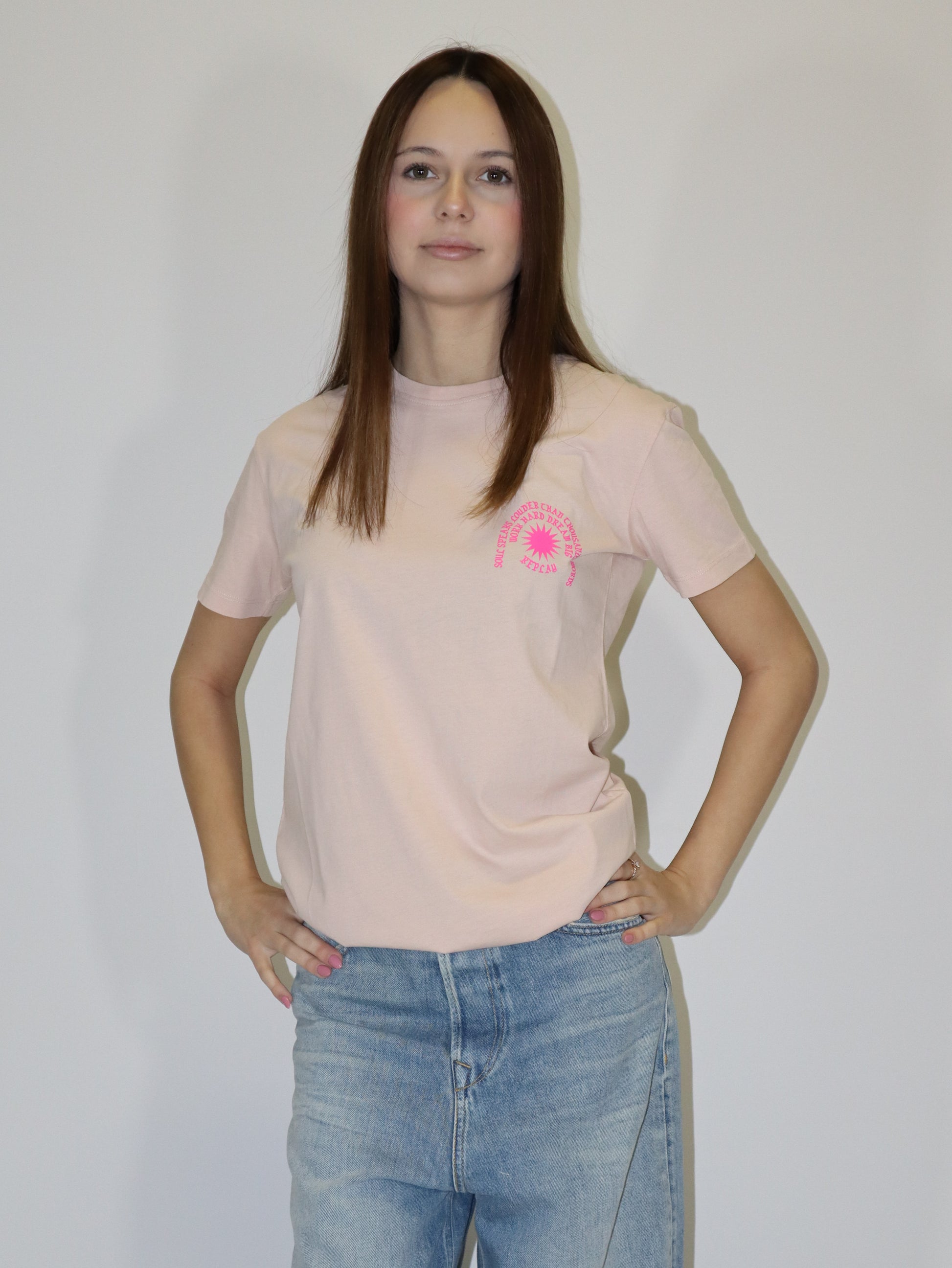 REPLAY DÁMSKÉ TRIČKO BĚŽNÉHO STŘIHU S NÁPISEM