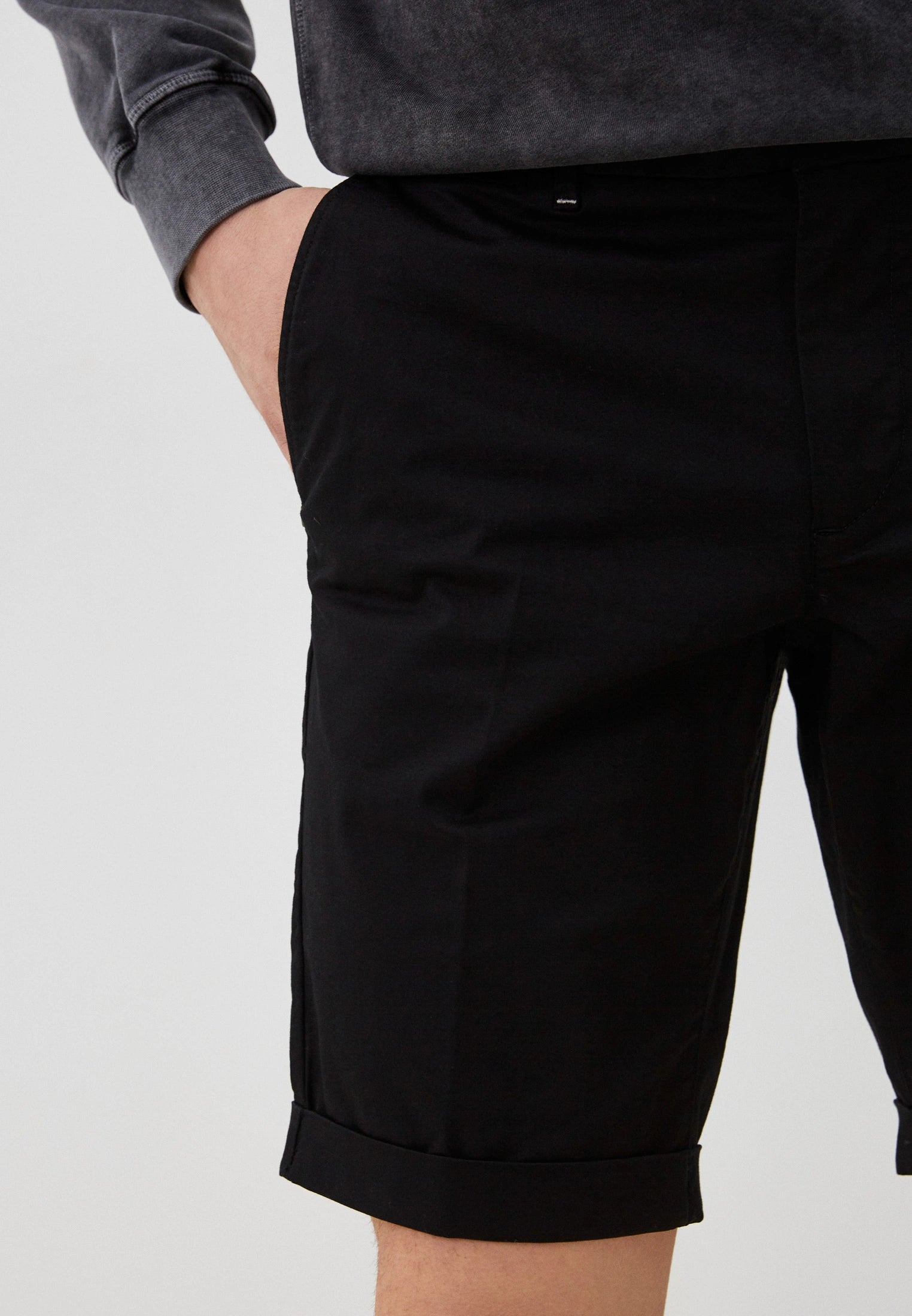 PÁNSKÉ CHINO KRAŤASY ÚZKÉHO STŘIHU Z ELASTICKÉHO GABARDÉNU 