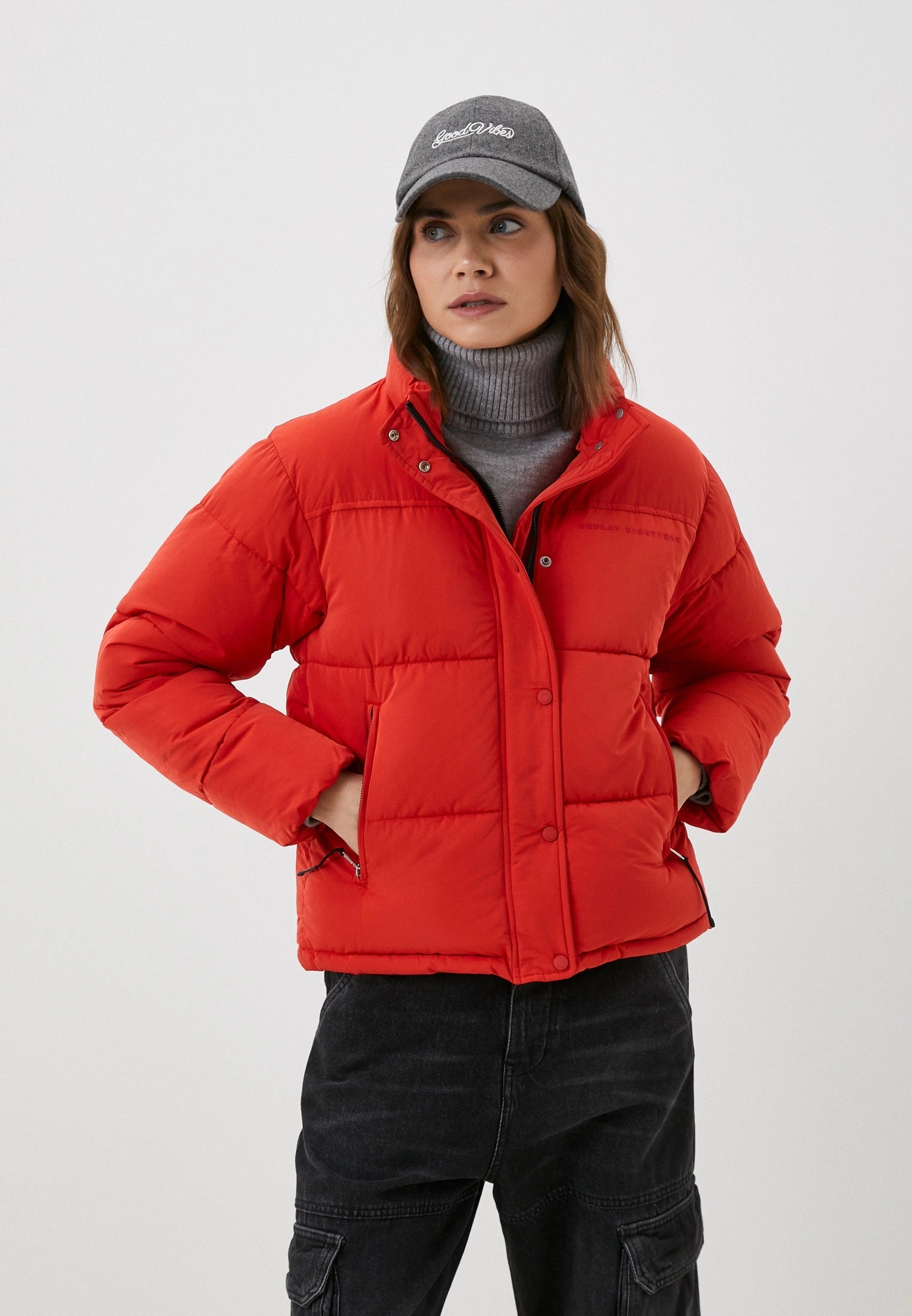 REPLAY DÁMSKÁ KRÁTKÁ PROŠÍVANÁ BUNDA BOXER STŘIHU