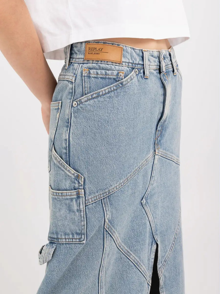 REPLAY LANGER ROCK AUS HELLEM DENIM MIT SCHLITZ 