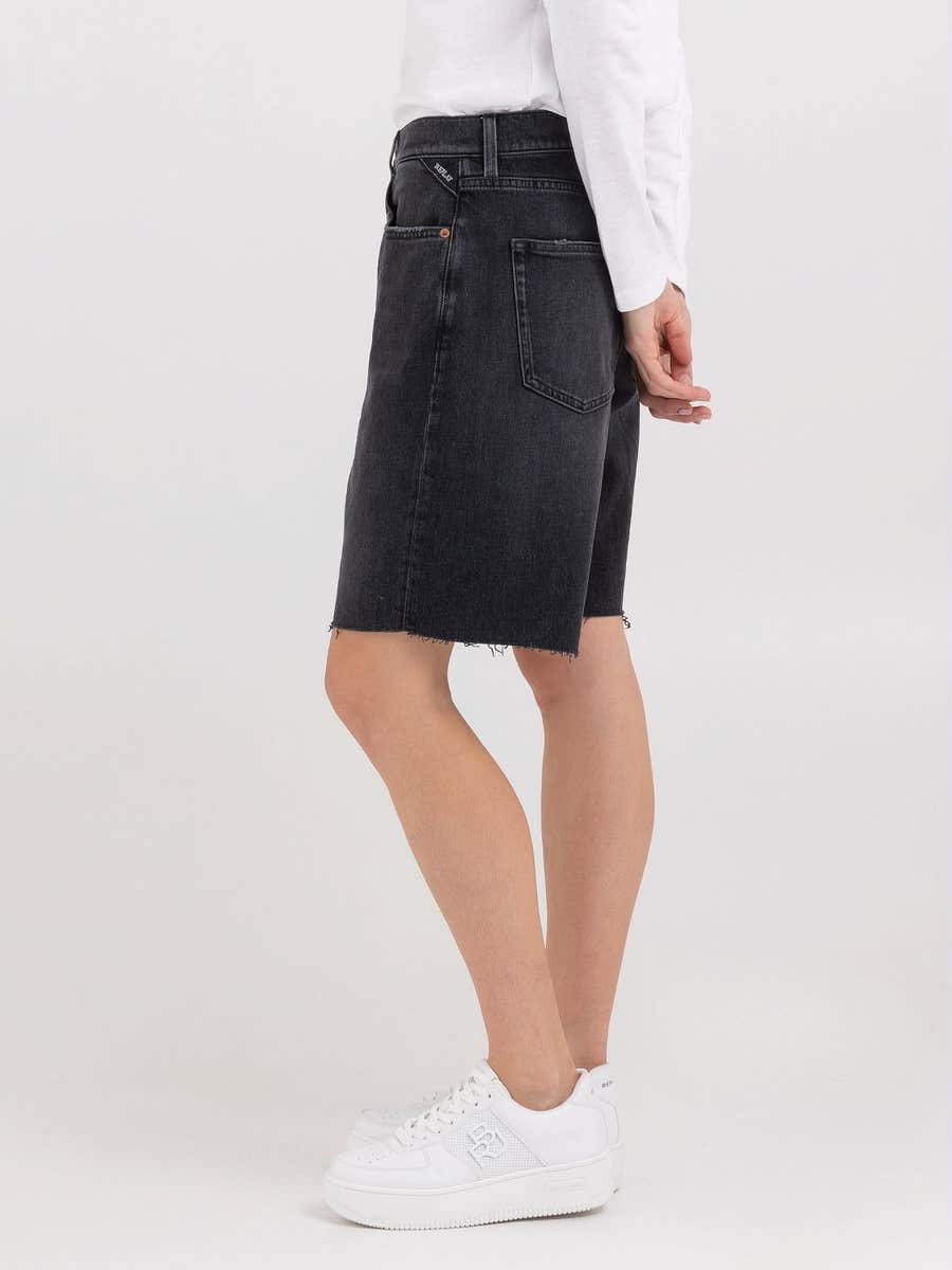 DÁMSKÉ REPLAY BERMUDY REGULAR FIT Z ČERNÉ DŽÍNOVINY