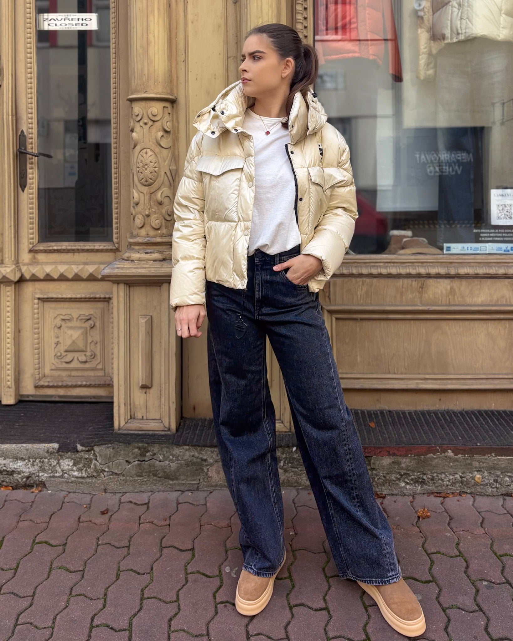 KRÁTKÁ LESKLÁ PÉŘOVÁ BLAUER BUNDA LAVAL 