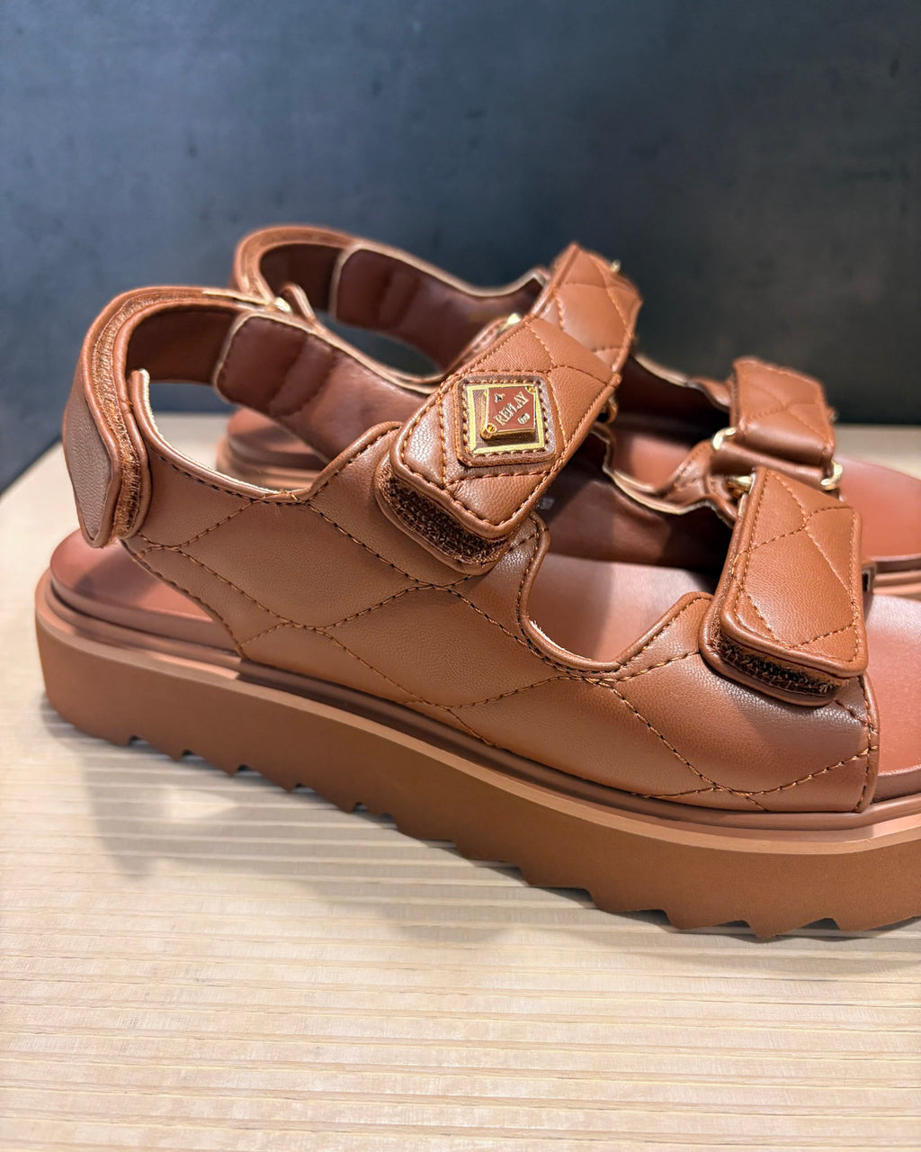 DÁMSKÉ SANDÁLE REPLAY S DIAMANTOVÝM PROŠÍVÁNÍM 