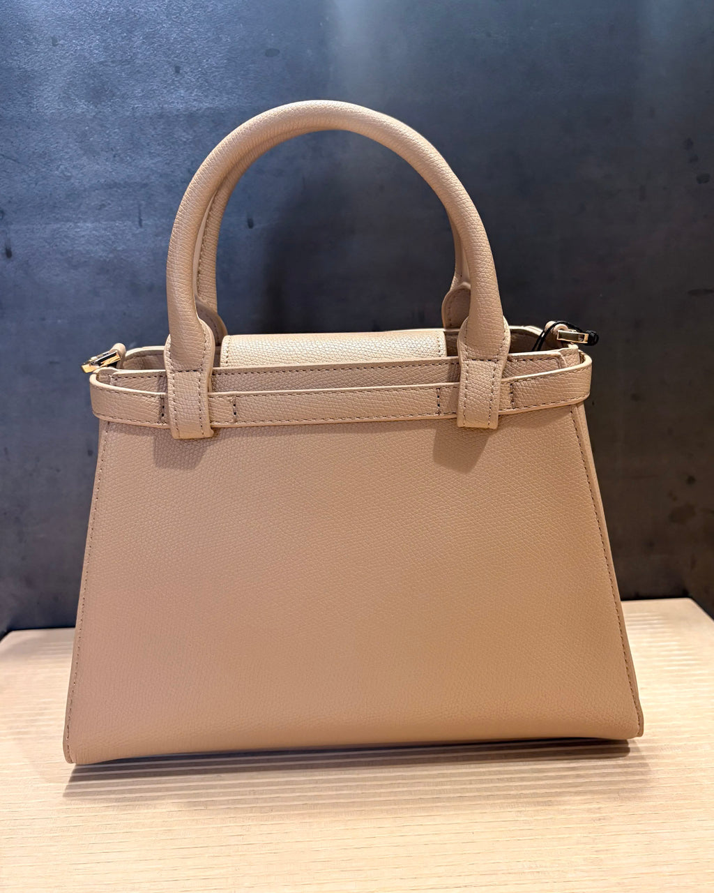 KABELKA REPLAY S OZDOBNÝM ZAVÍRÁNÍM A LOGEM 