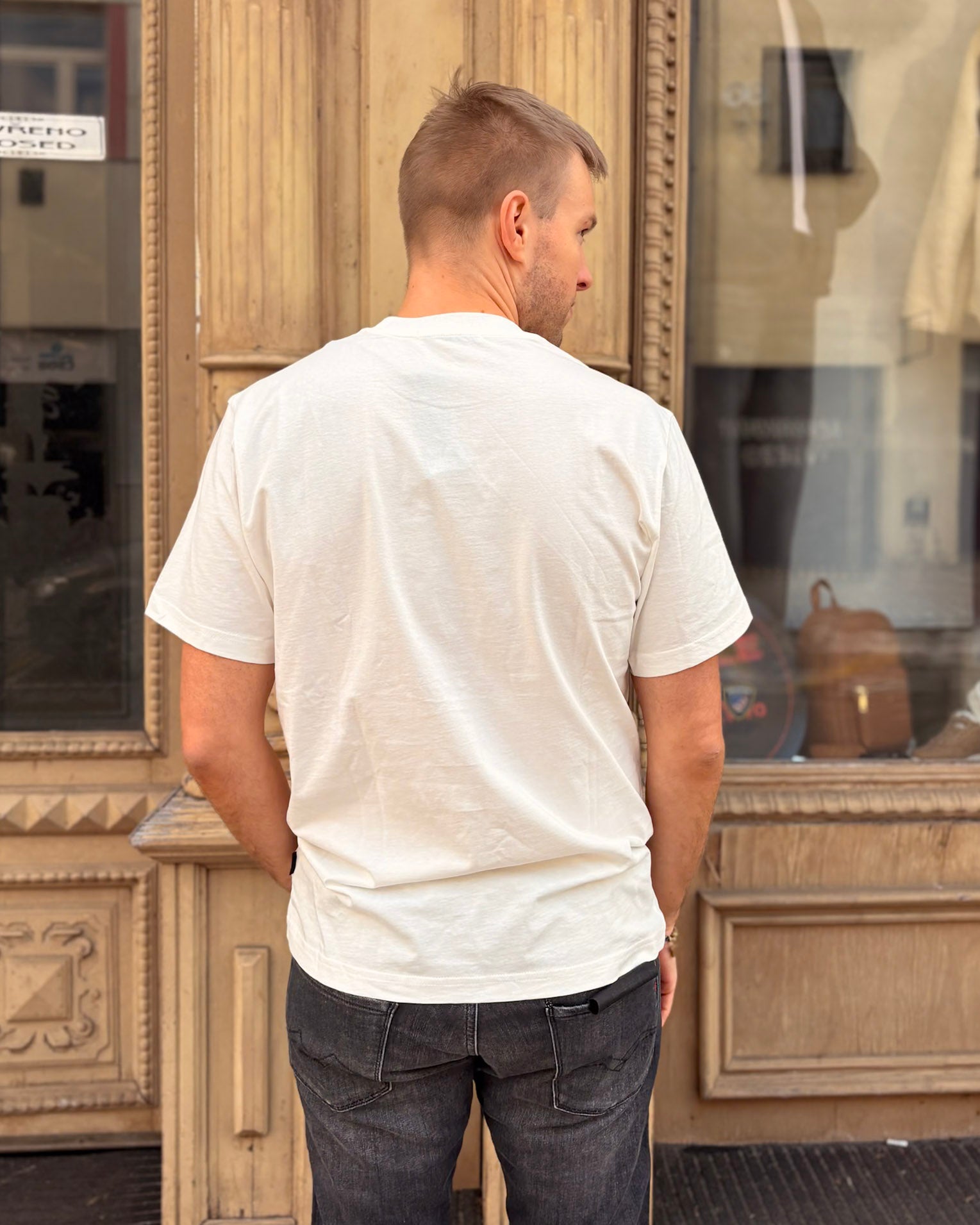 PÁNSKÉ TRIČKO REPLAY S RELIÉFNÍM LOGEM NA HRUDI 