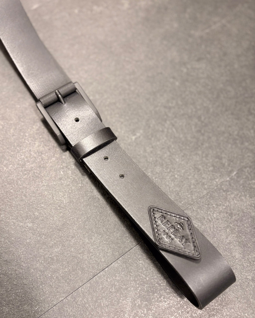 REPLAY PÁSEK S DIAMANTOVÝM LOGEM 