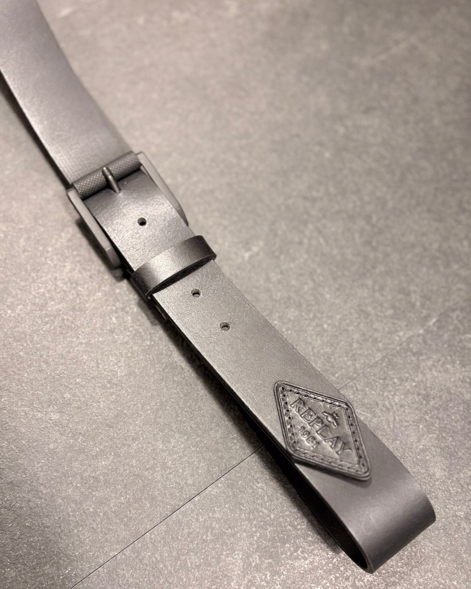 REPLAY PÁSEK S DIAMANTOVÝM LOGEM 