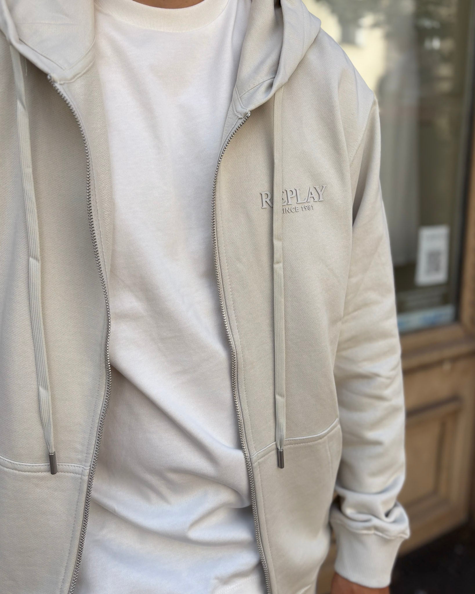 PÁNSKÁ MIKINA REPLAY S CELOPROPÍNACÍM ZIPEM A LOGEM