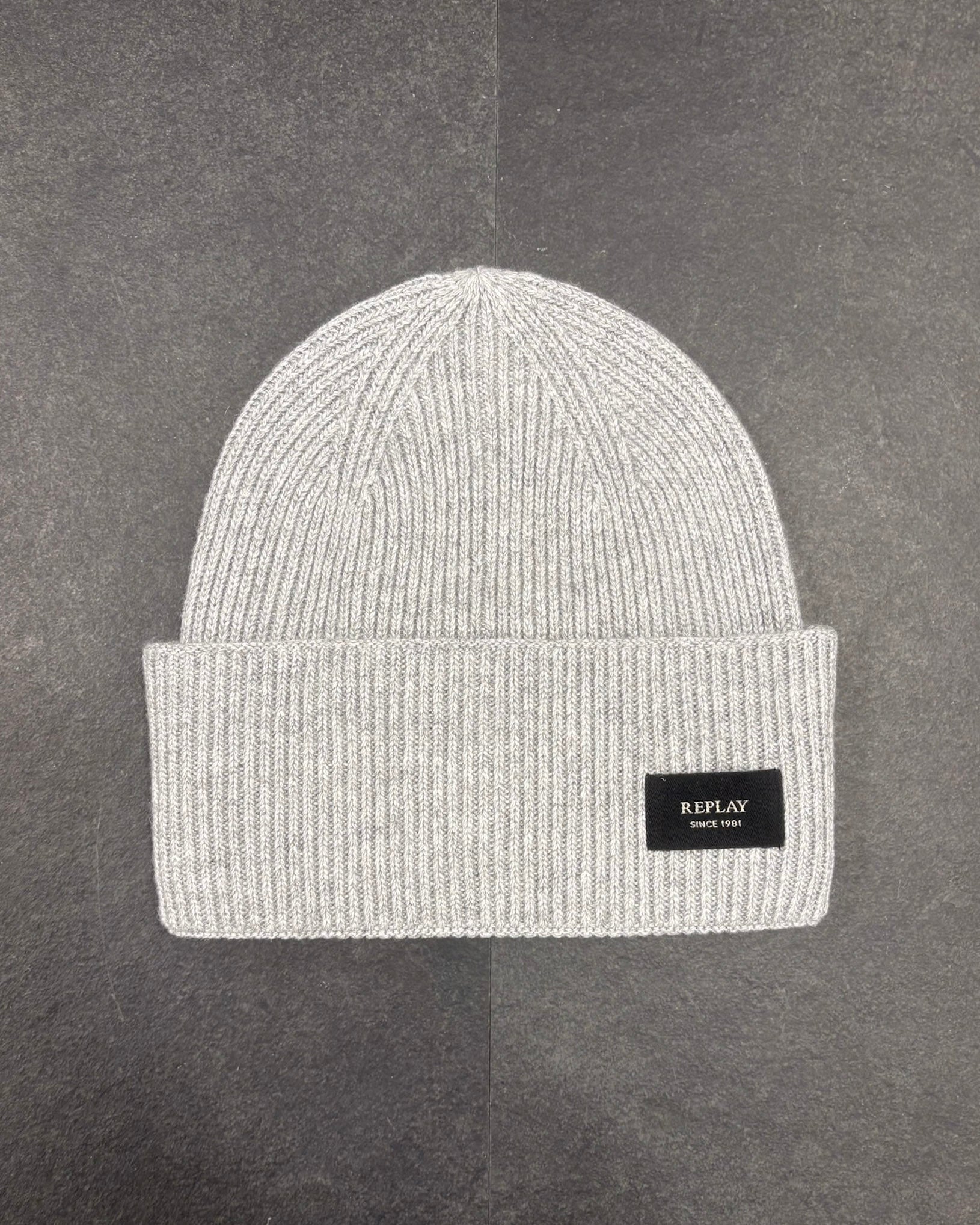 REPLAY KNITTED HAT WITH LABEL ON THE HEM