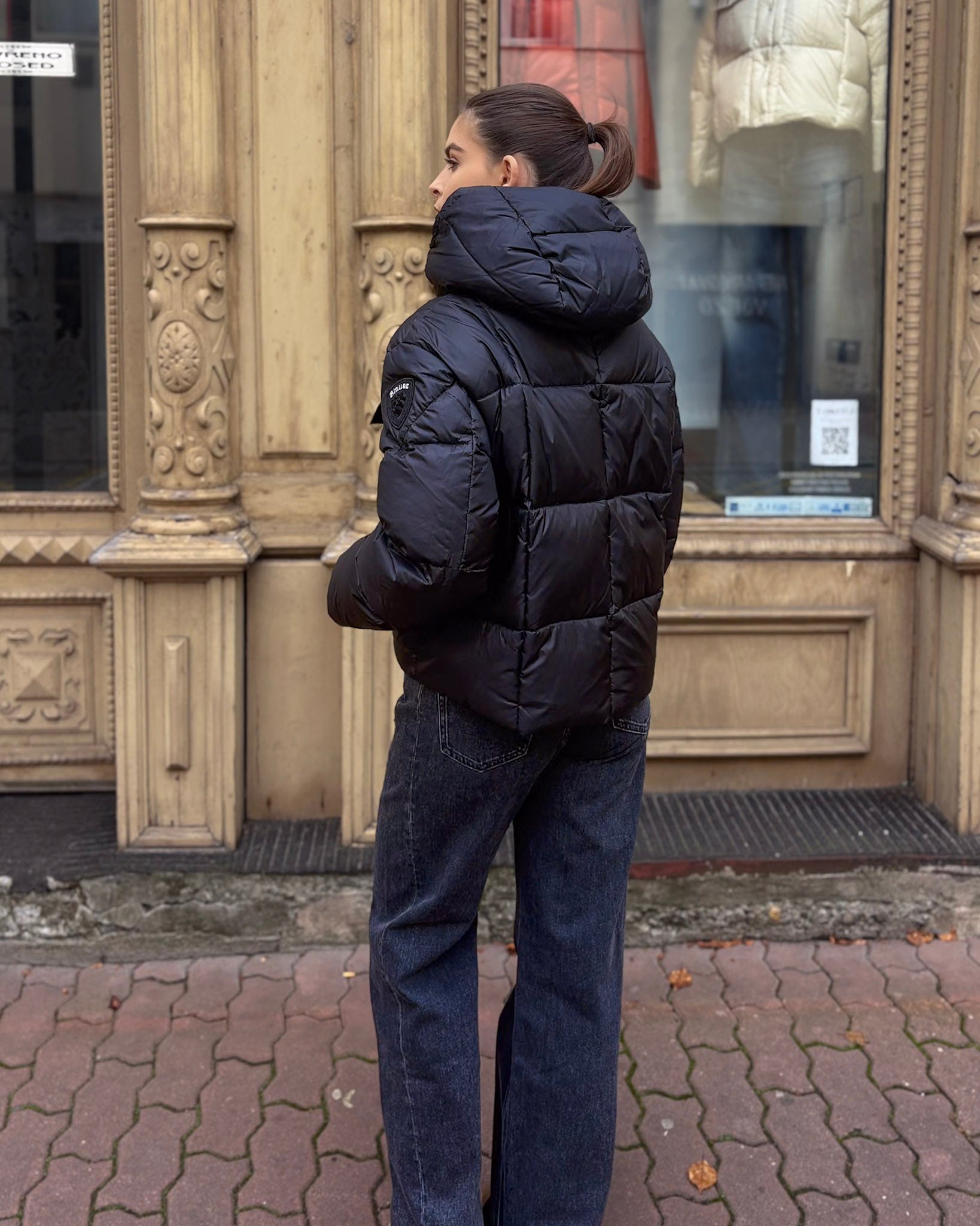 KRÁTKÁ LESKLÁ PÉŘOVÁ BLAUER BUNDA LAVAL 