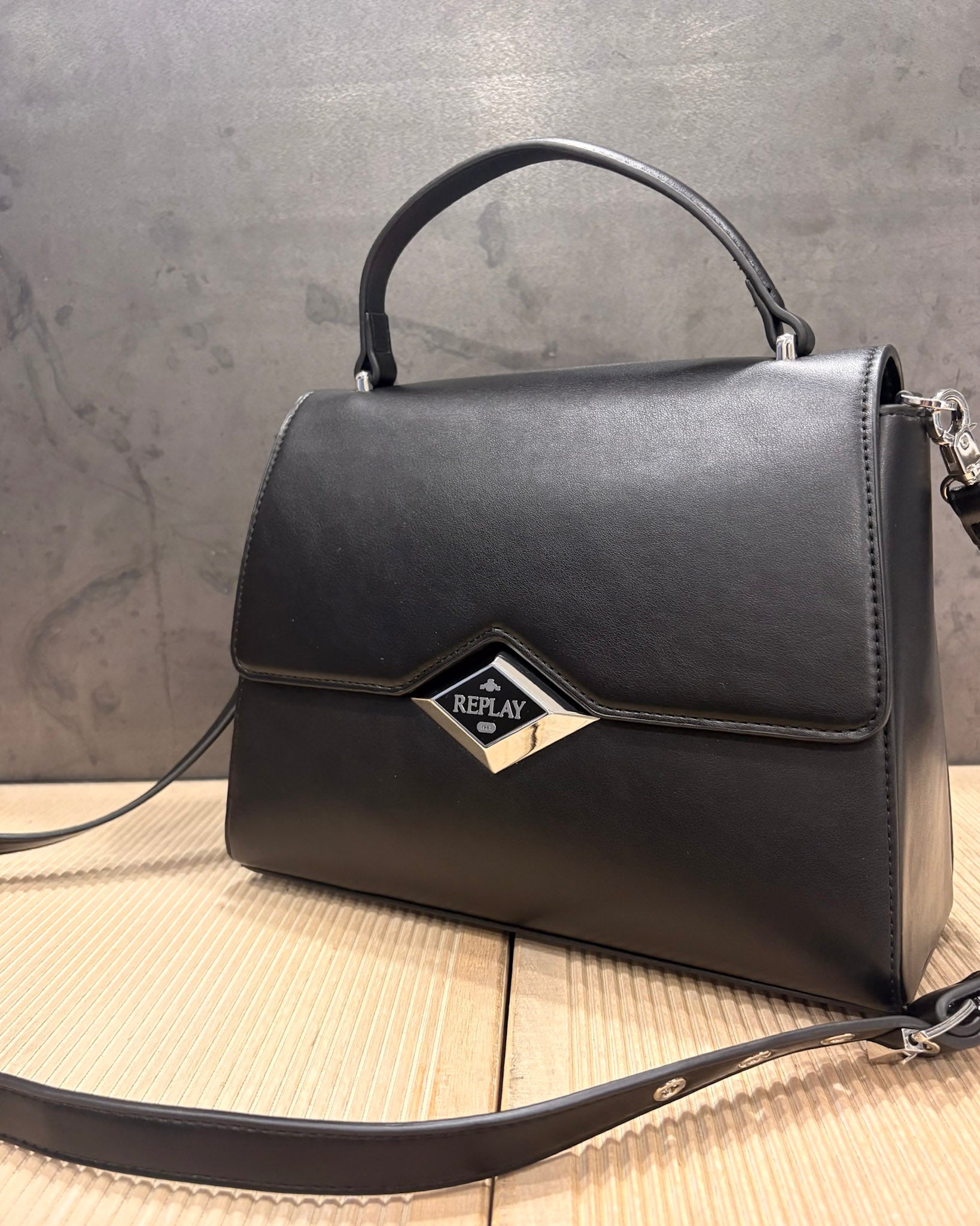 REPLAY TÁSKA GYÉMÁNT LOGÓVAL