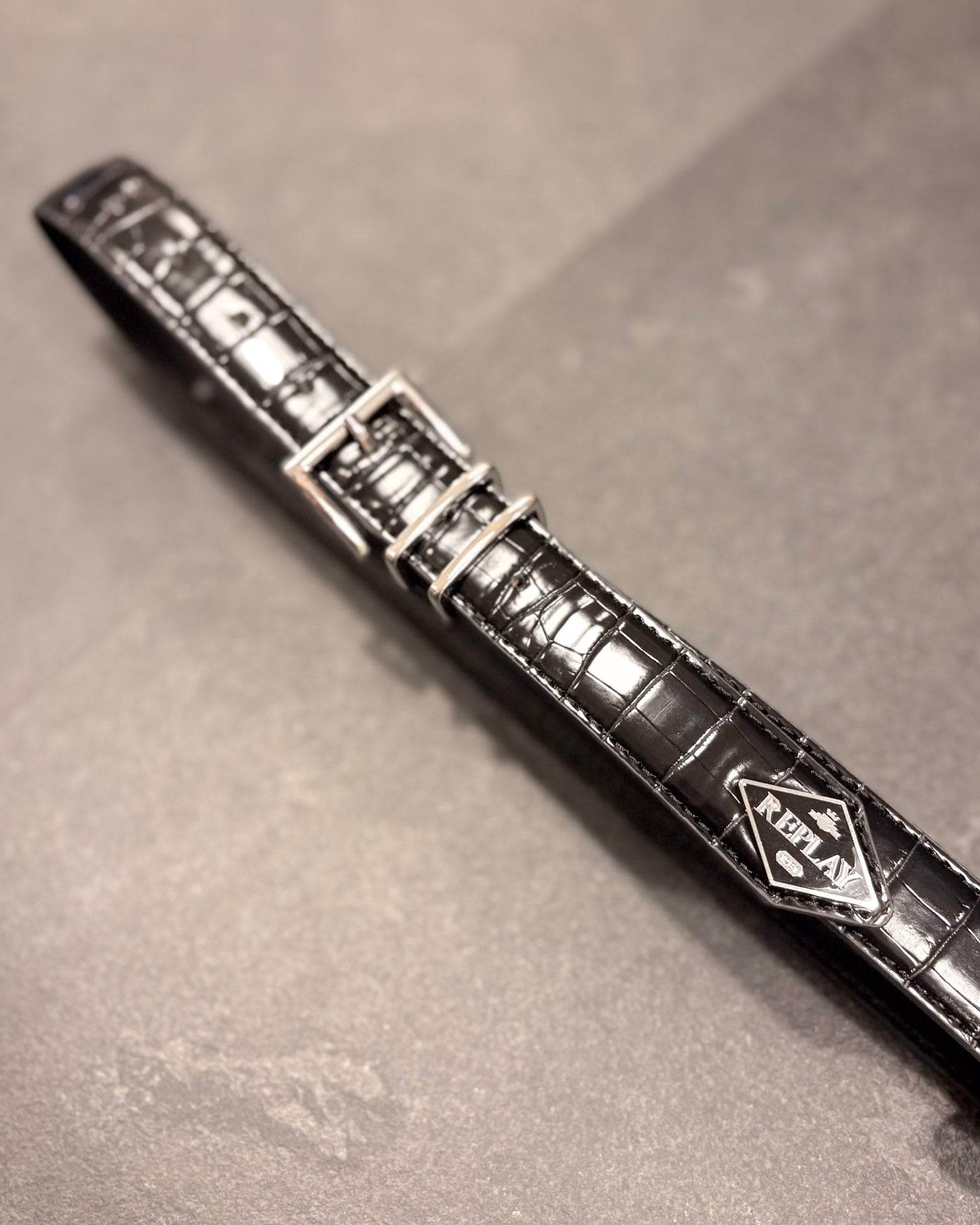 REPLAY BELT WITH GLOSSY SNAKESKIN EFFECT 