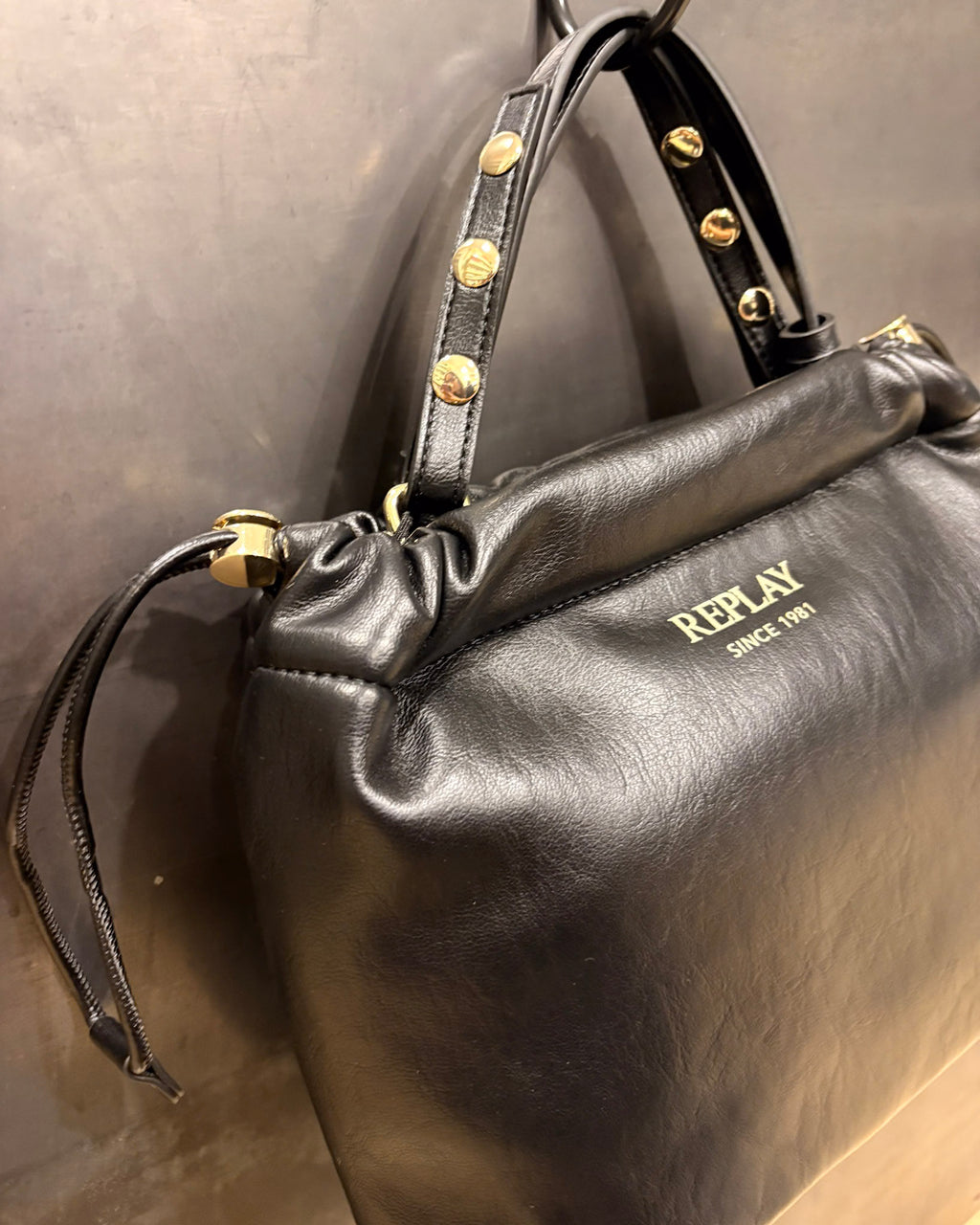 REPLAY DRAWABLE BAG WITH METAL DETAILS 
