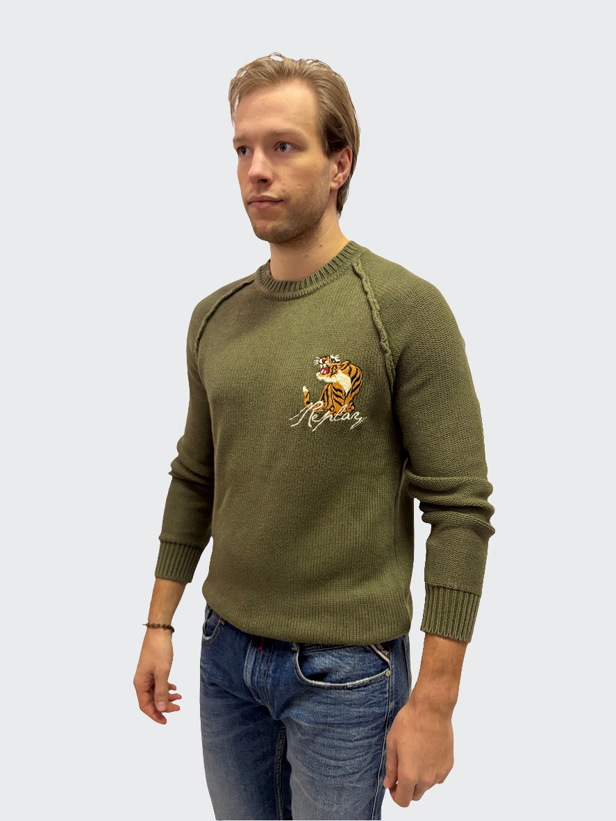 REPLAY PÁNSKY SVETER S POSÁDKOVÝM VÝSTRIHOM S TIGROM