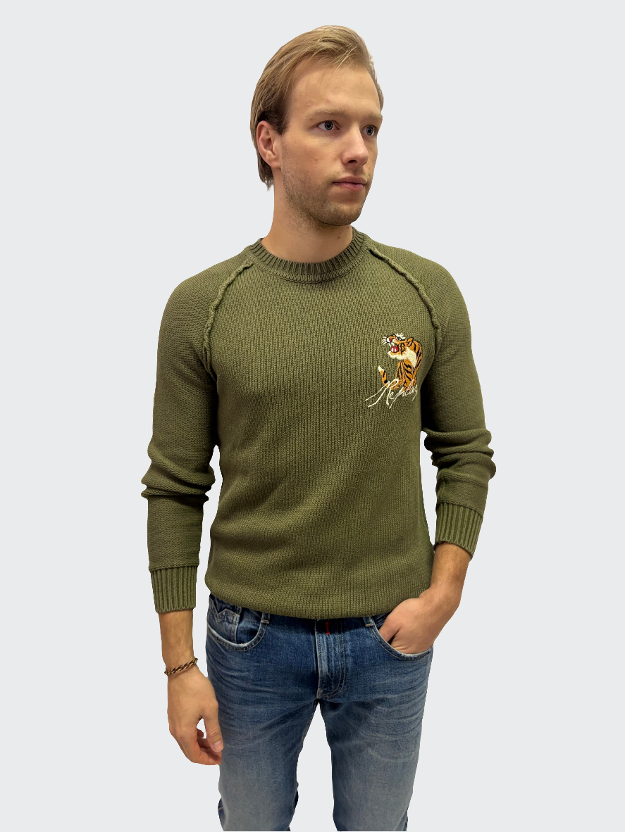 REPLAY PÁNSKY SVETER S POSÁDKOVÝM VÝSTRIHOM S TIGROM