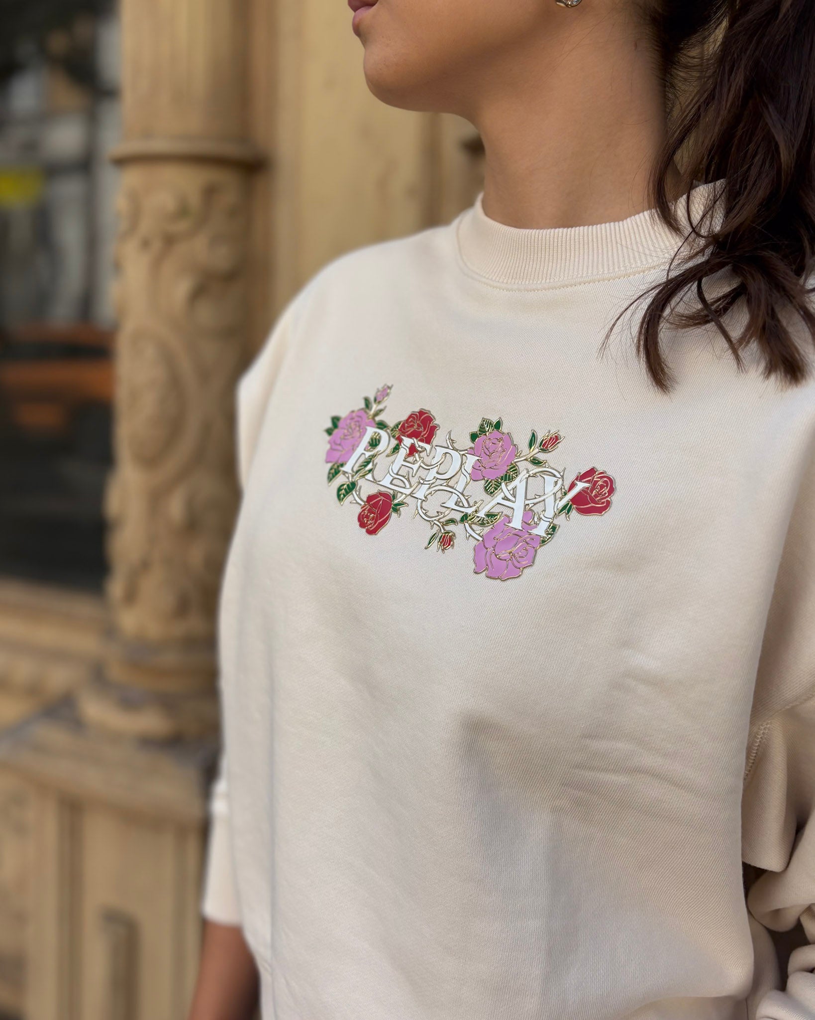 DÁMSKÁ MIKINA REPLAY MIKINA S LOGEM A POTISKEM RŮŽÍ