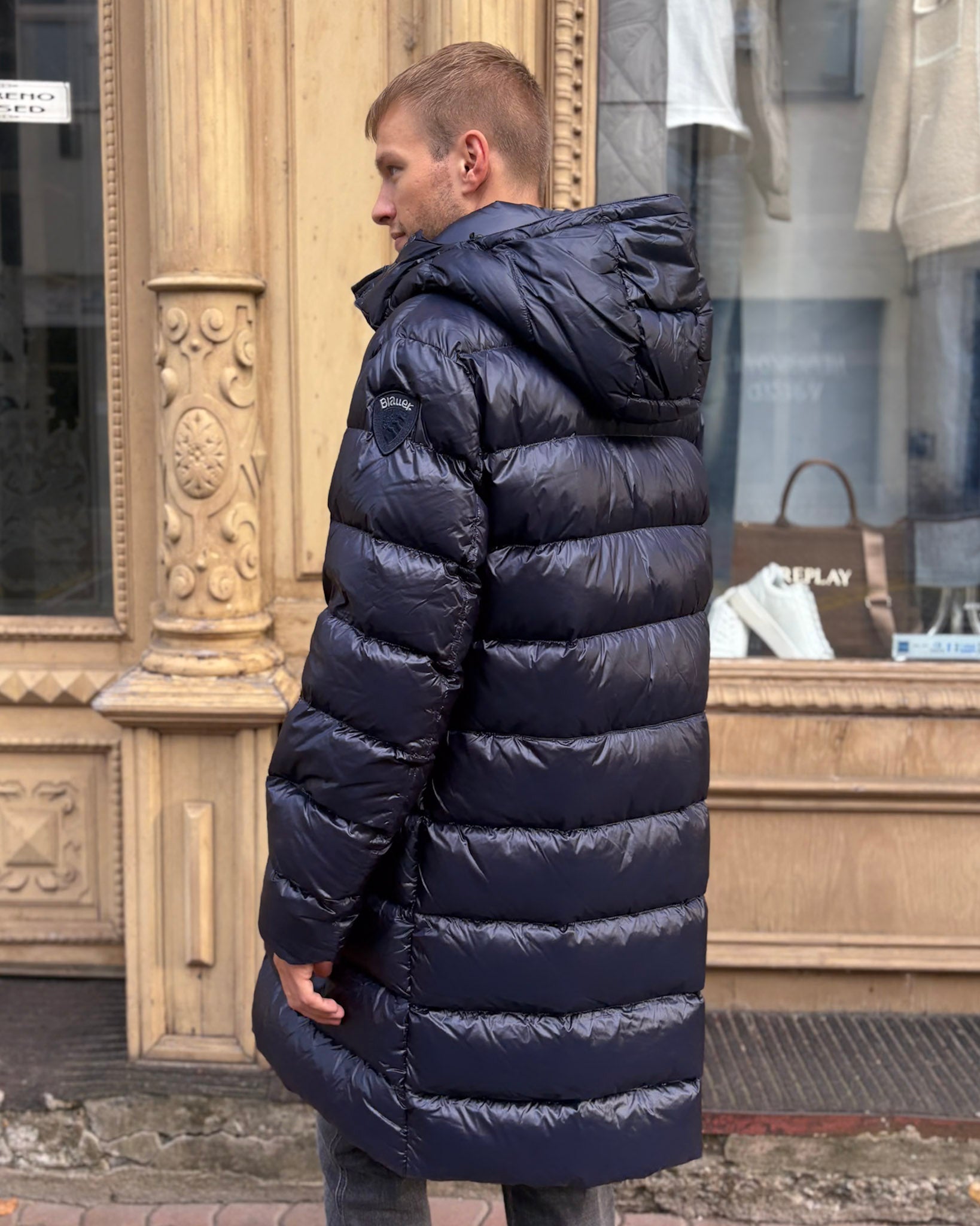 DLOUHÝ PÁNSKÝ BLAUER KABÁT S KAPUCÍ CARVER 