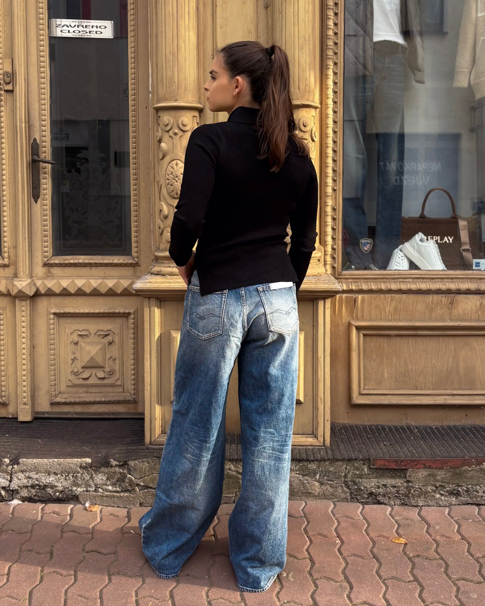 WOMEN'S REPLAY V-NECK SWEATER 