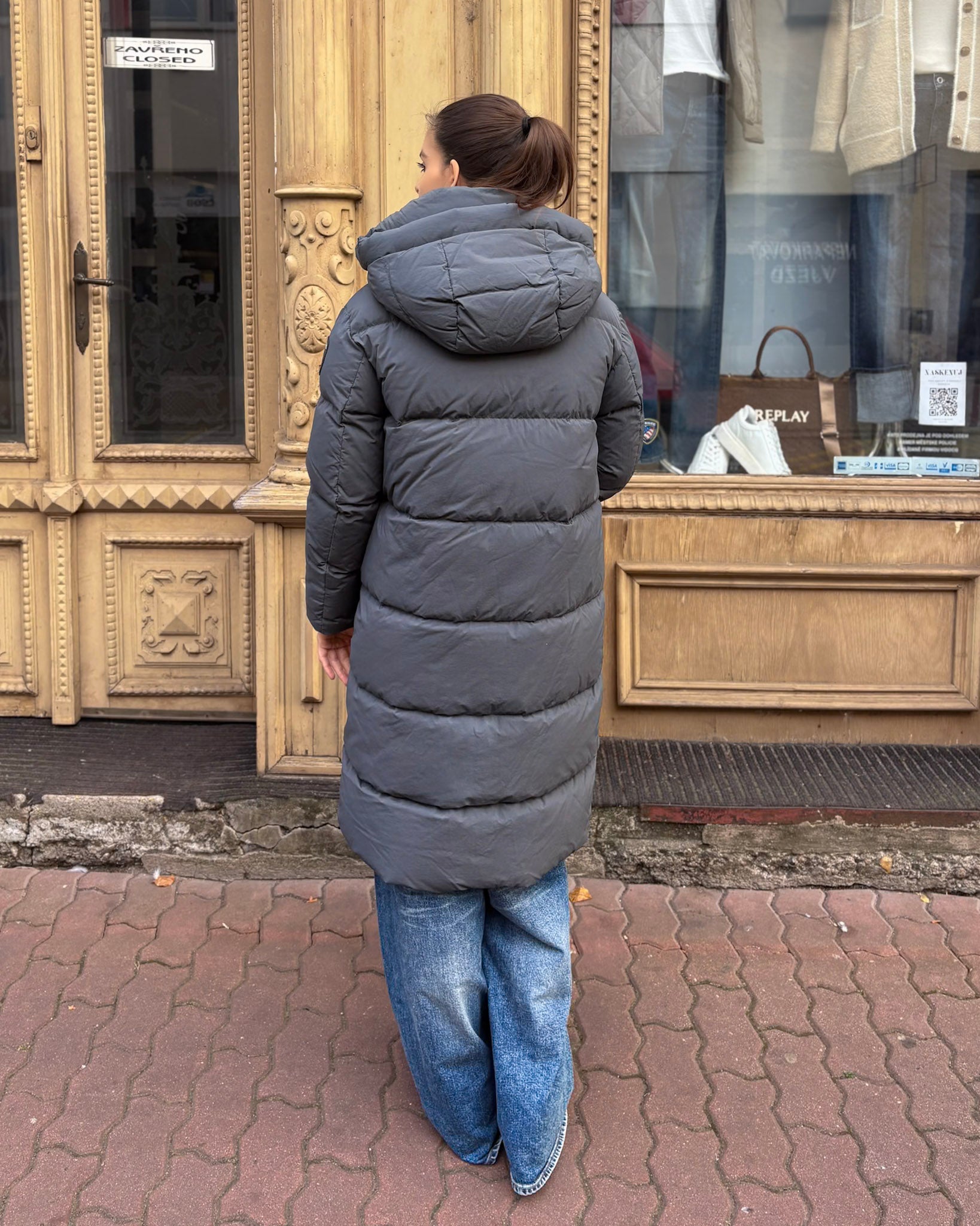 DLOUHÁ DÁMSKÁ PÉŘOVÁ BLAUER BUNDA LENA SE ČTYŘMI KAPSAMI