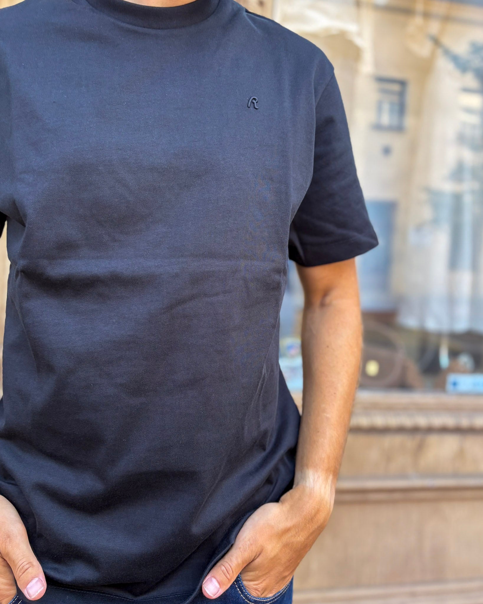 REPLAY PÁNSKÉ TRIČKO VOLNÉHO STŘIHU S VÝŠIVKOU