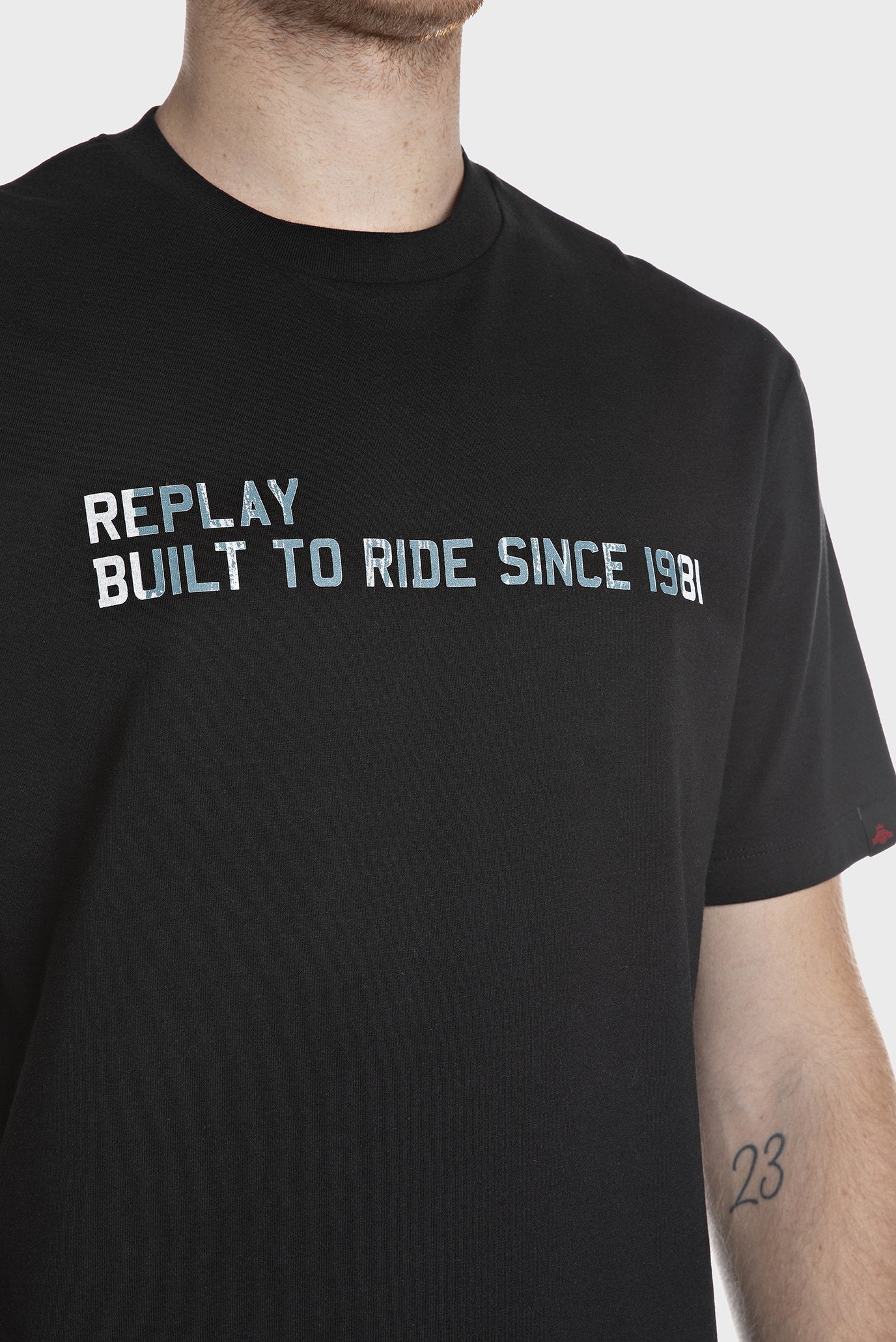 REPLAY PÁNSKÉ TRIČKO UVOLNĚNÉHO STŘIHU S POTISKEM