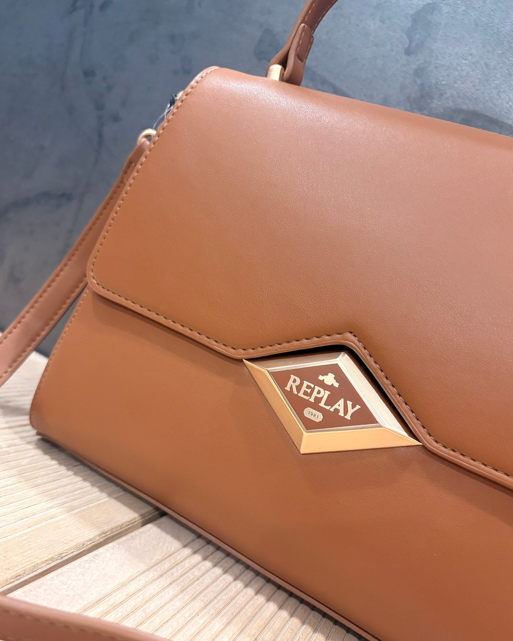 REPLAY BAG WITH DIAMOND LOGO