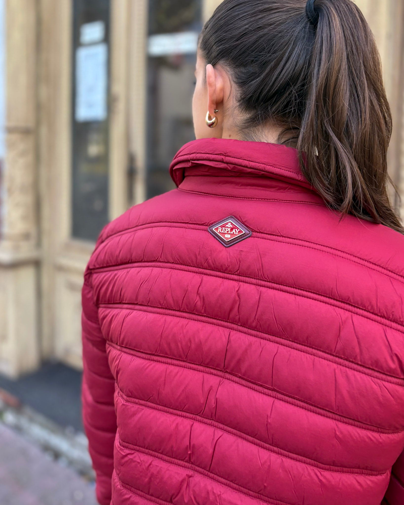 NŐI REPLAY RÖVID DZSEKI KERESZTVARRÁSSAL ÉS GALLÉRRAL 