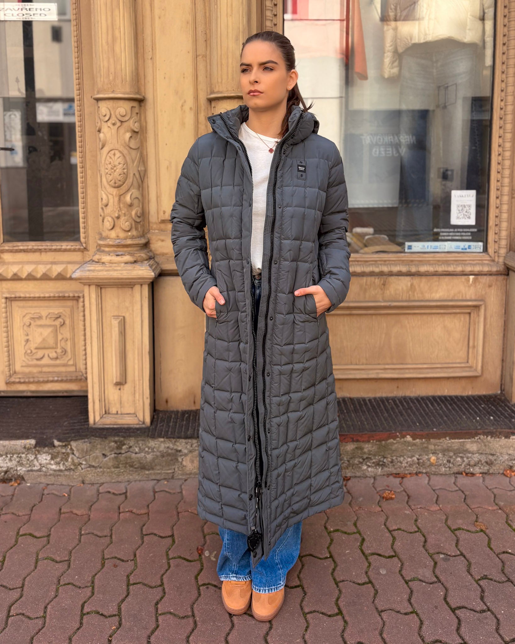 DÁMSKÝ KABÁT BLAUER S OBDÉLNÍKOVÝM PROŠÍVÁNÍM