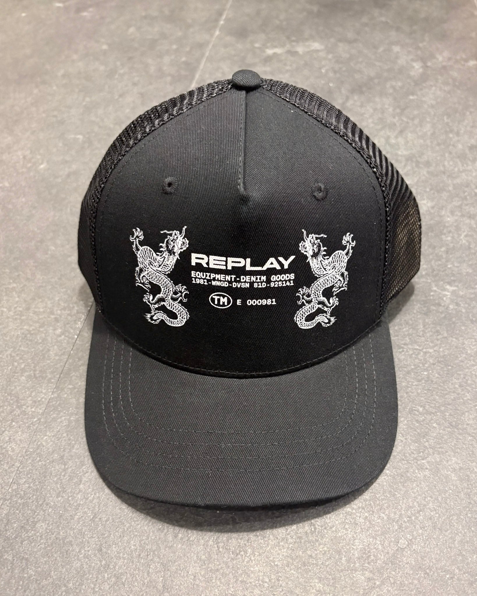 REPLAY FEKETE MINTA SAPKA