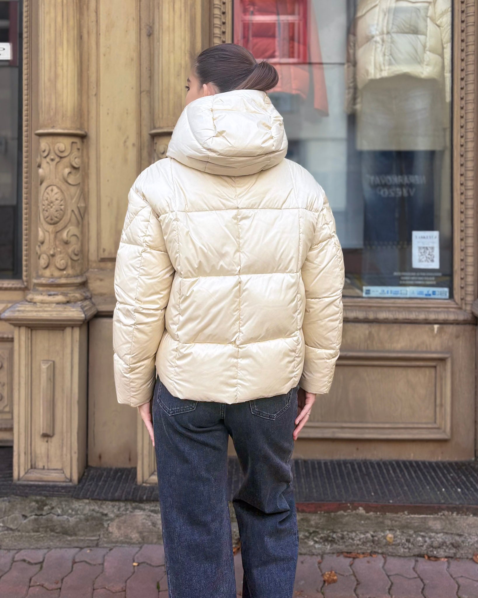 KRÁTKÁ LESKLÁ PÉŘOVÁ BLAUER BUNDA LAVAL 