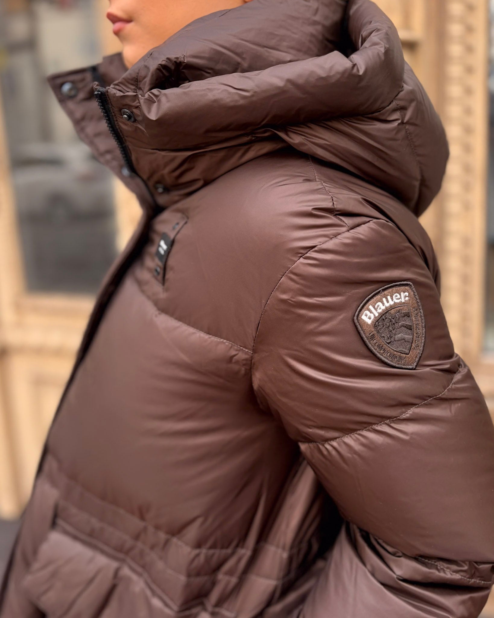 BLAUER Chelsea krátká prošívaná bunda - detail materiálu a prošívání 