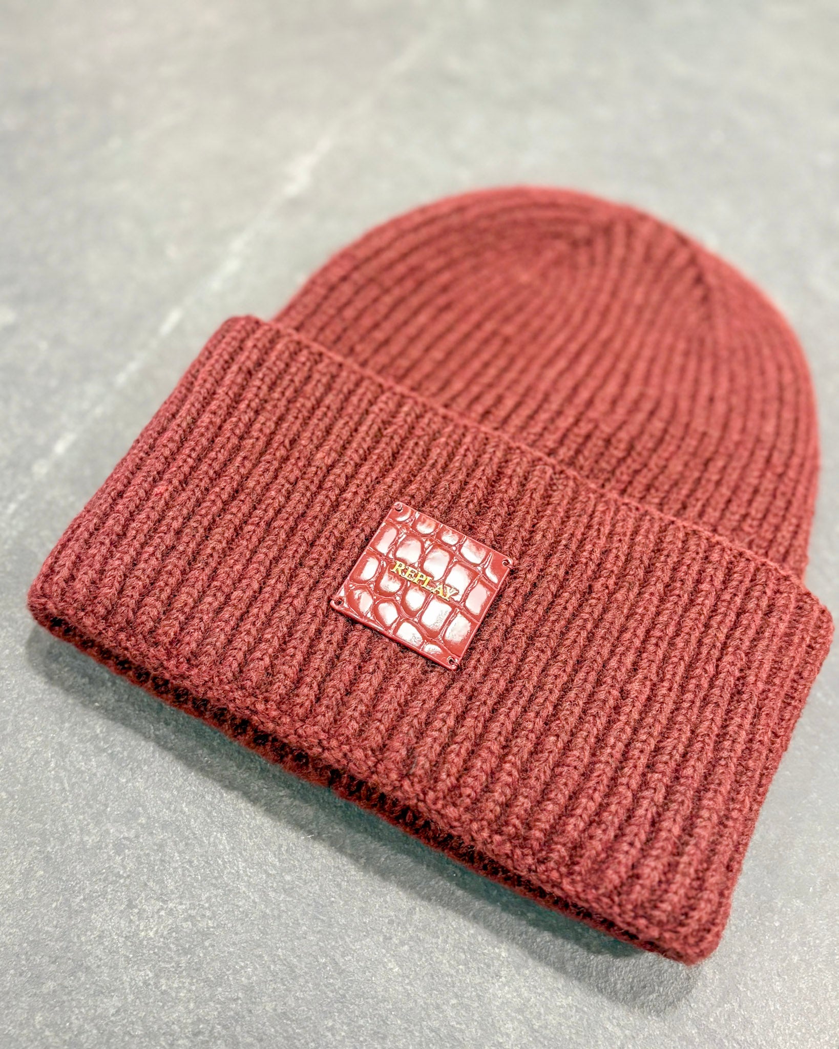 ČEPICE REPLAY S NÁŠIVKOU S KROKODÝLÍM EFEKTEM