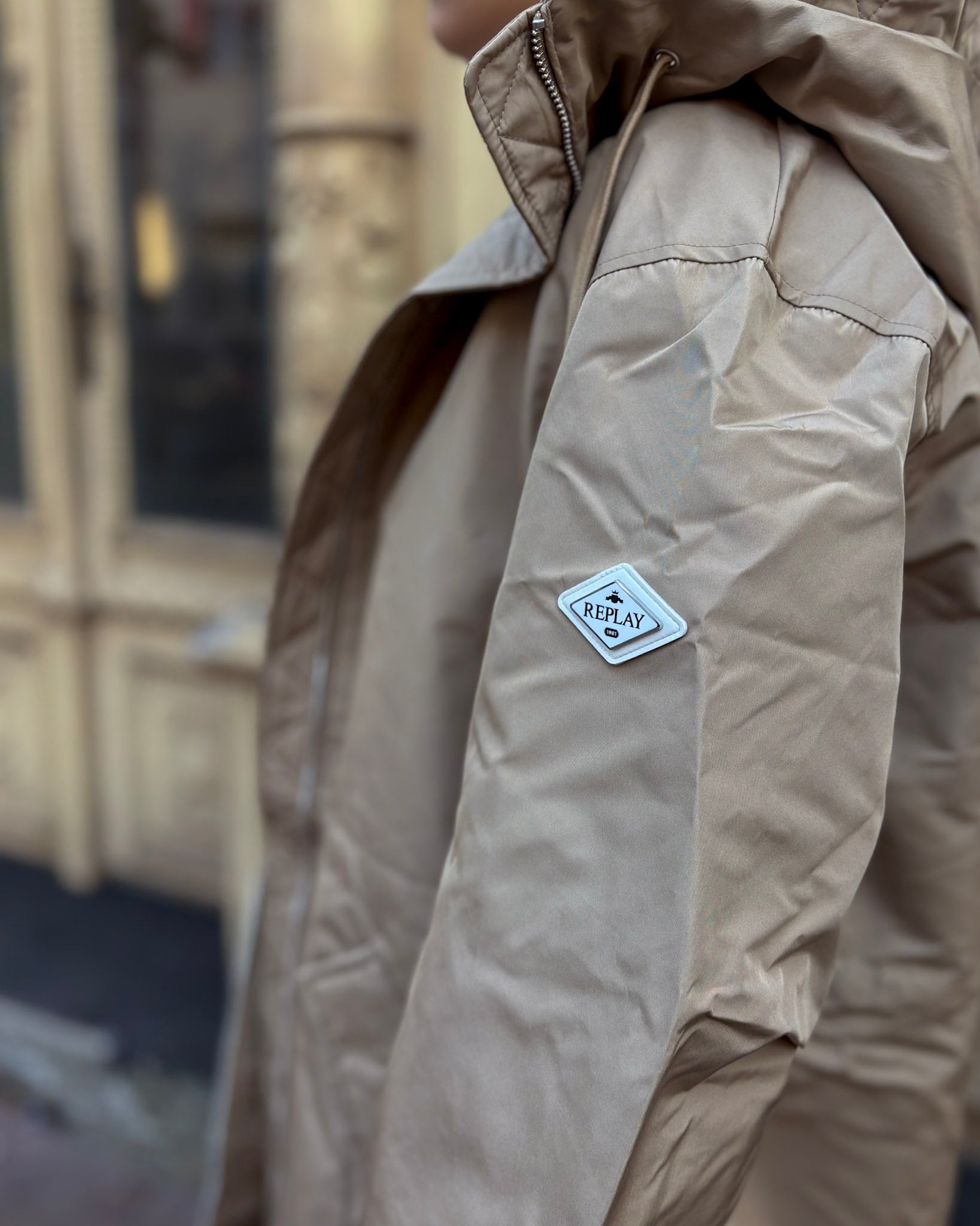 REPLAY Women's comfortable hooded jacket - Technical laminated