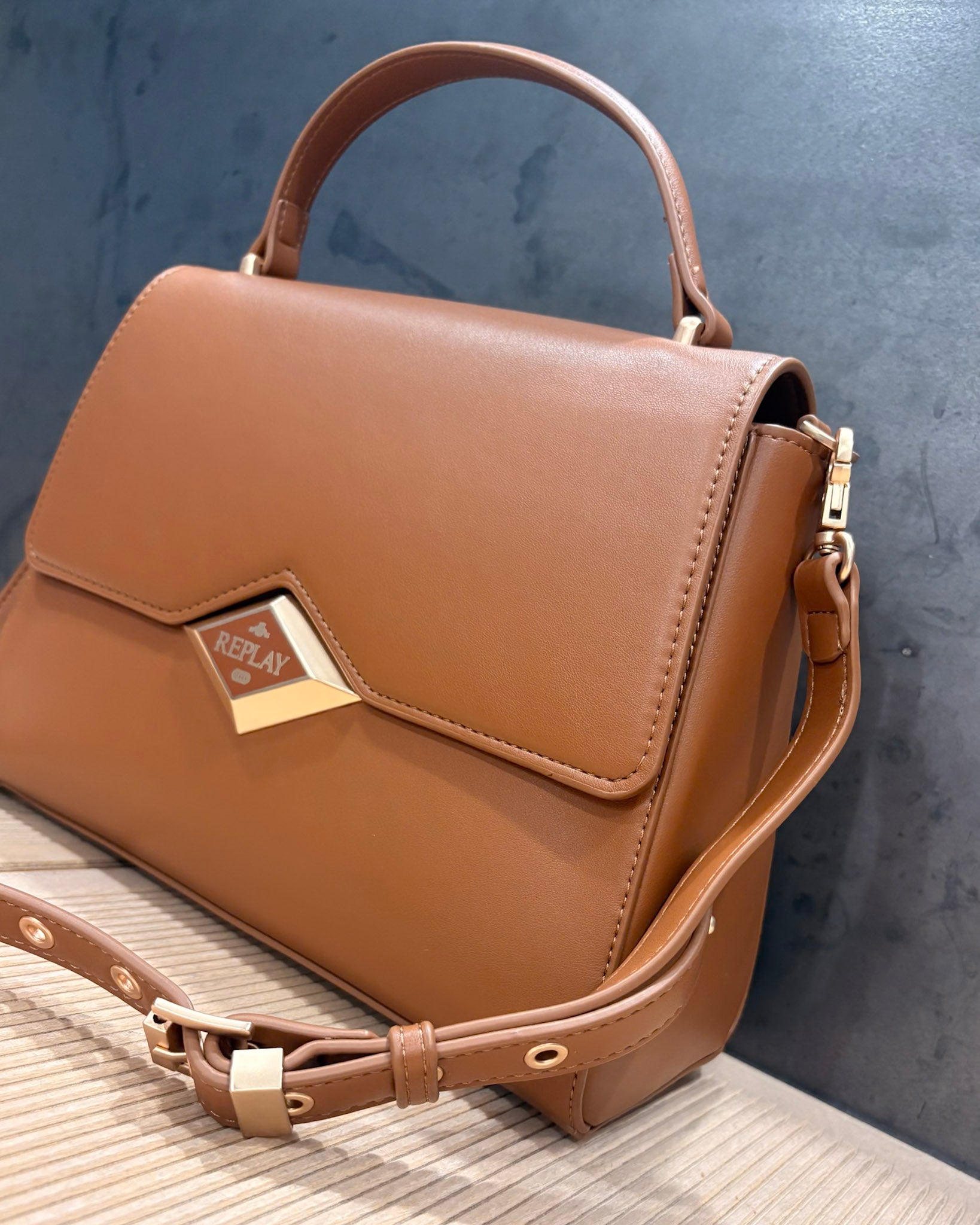 REPLAY BAG WITH DIAMOND LOGO