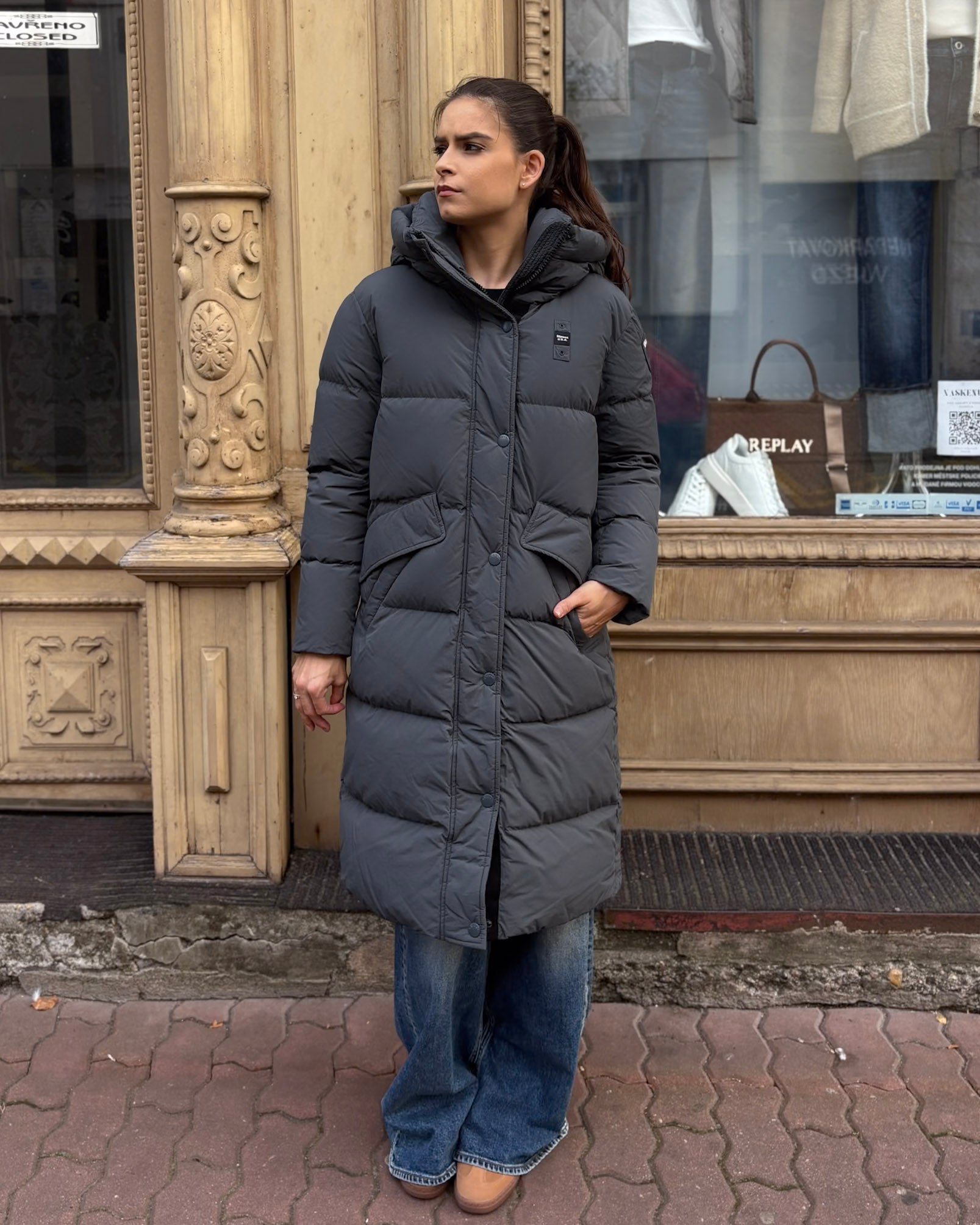 DLOUHÁ DÁMSKÁ PÉŘOVÁ BLAUER BUNDA LENA SE ČTYŘMI KAPSAMI 